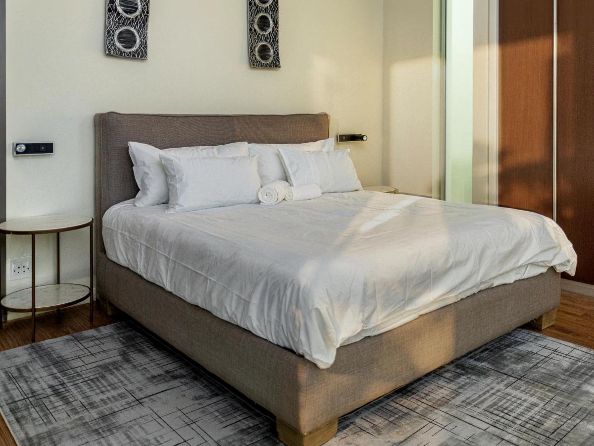 Crescent Suites bedroom