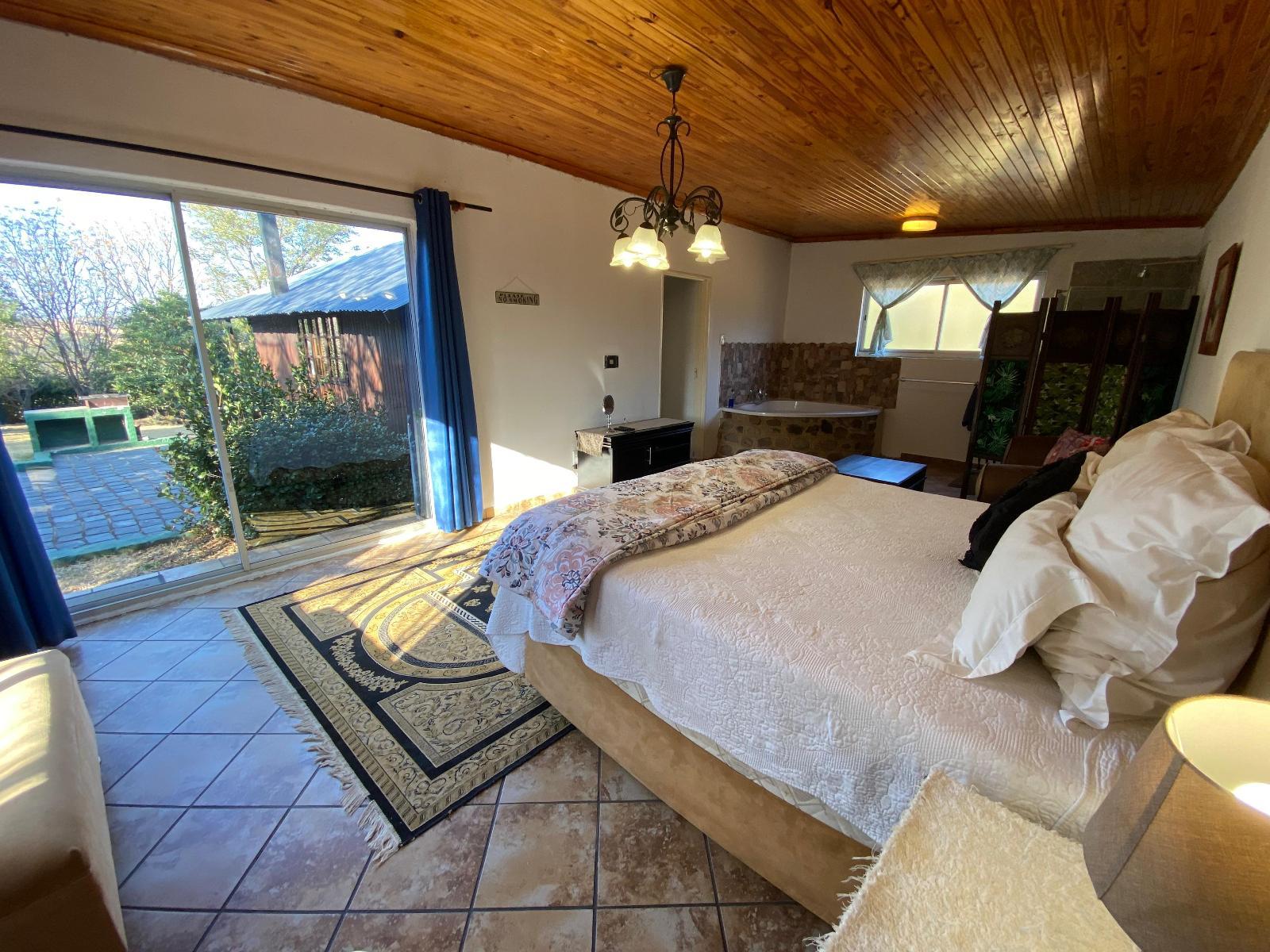 Roomtype 28: Photo of the whole room Nullarbor Cottages