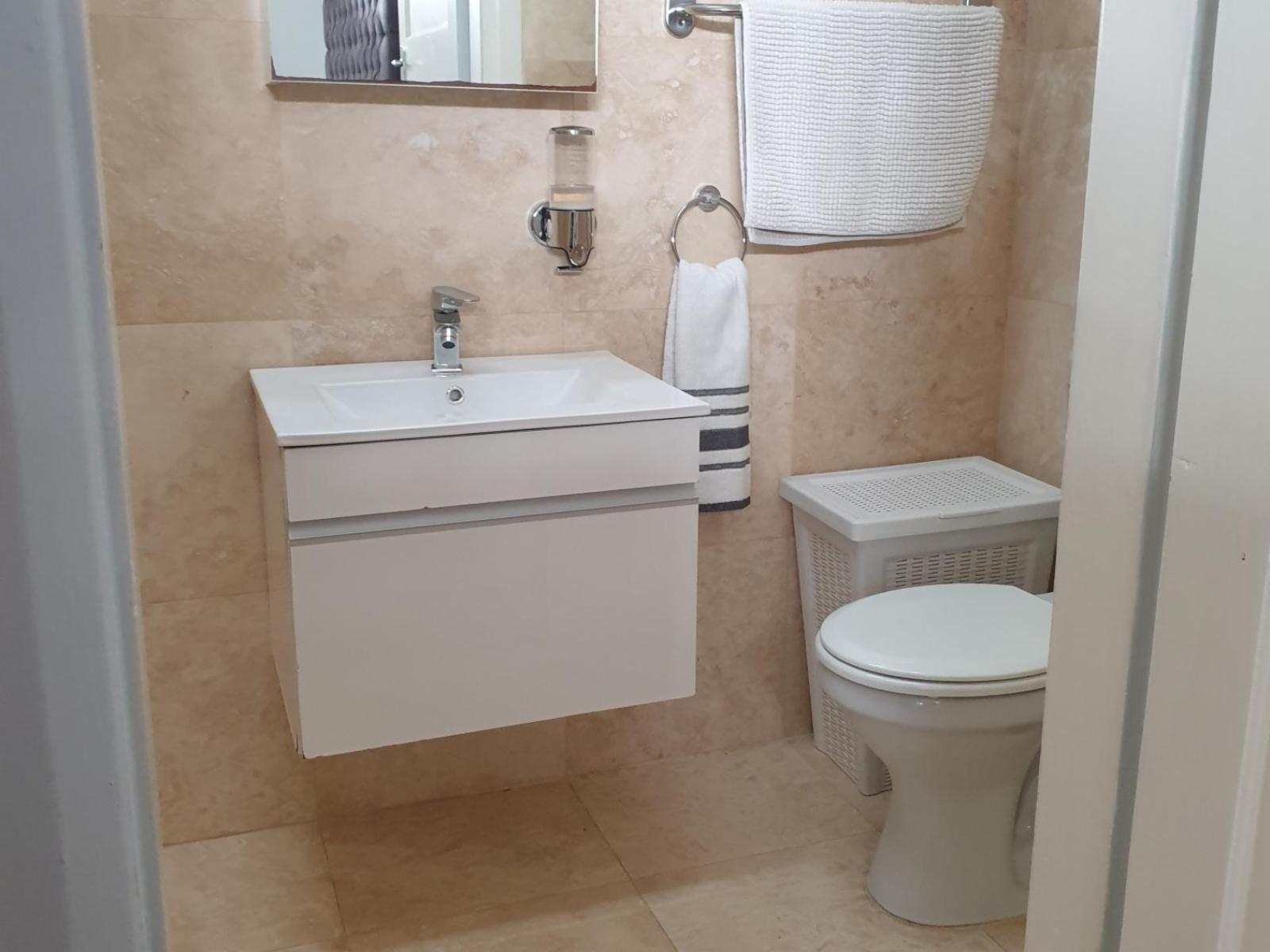 Roomtype 34: Bathroom Leeuwenzee Guest House