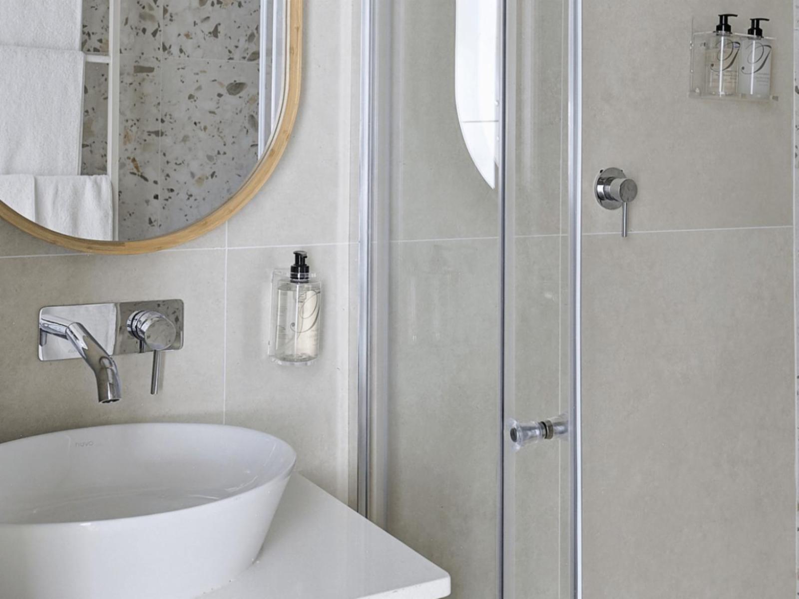 Roomtype 33: Shower Leeuwenzee Guest House