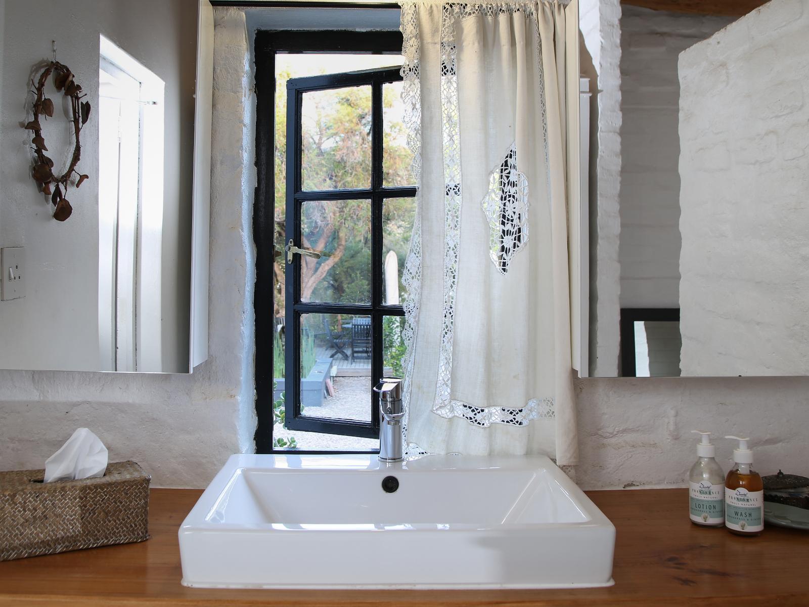 Roomtype 14: Bed Dennehof Karoo Guest House
