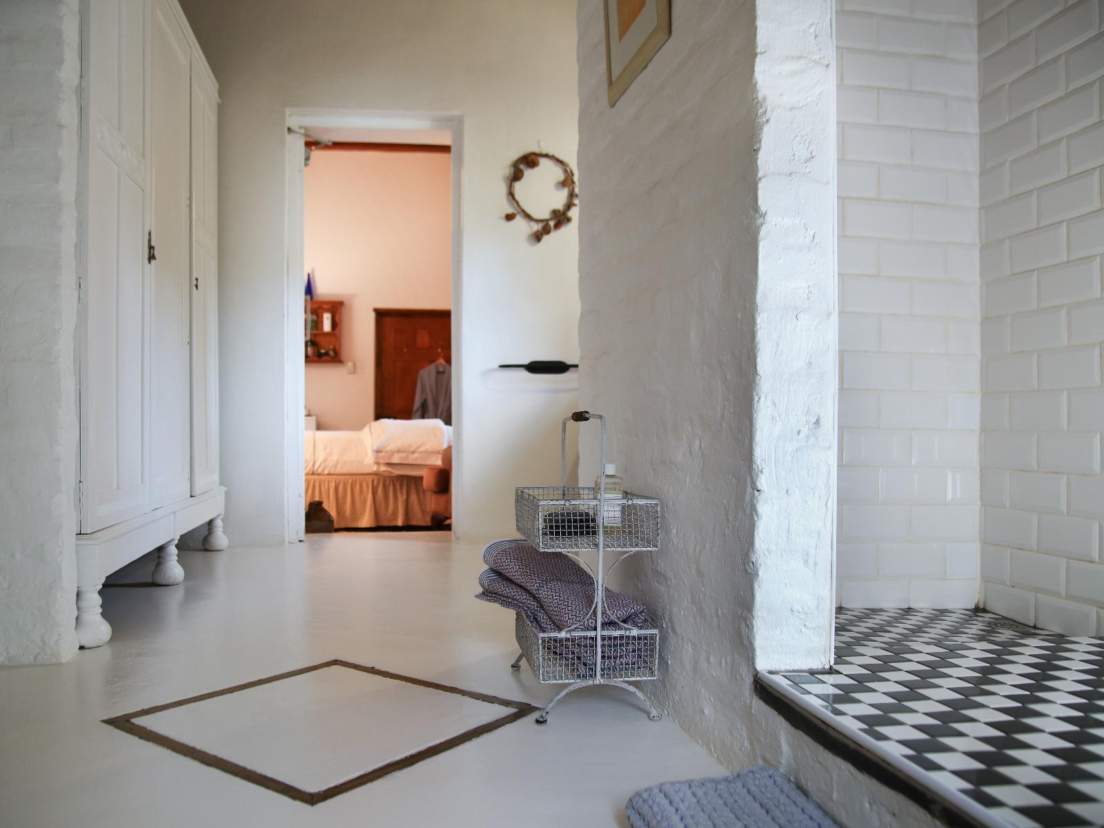 Roomtype 14: Bathroom Dennehof Karoo Guest House