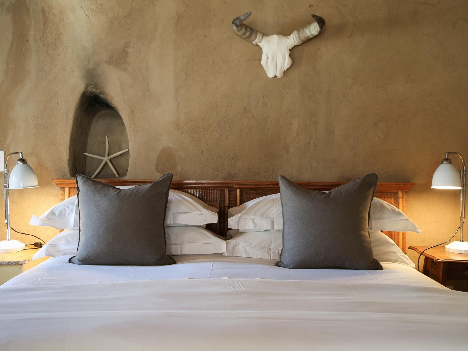 Roomtype 1: Bed Dennehof Karoo Guest House