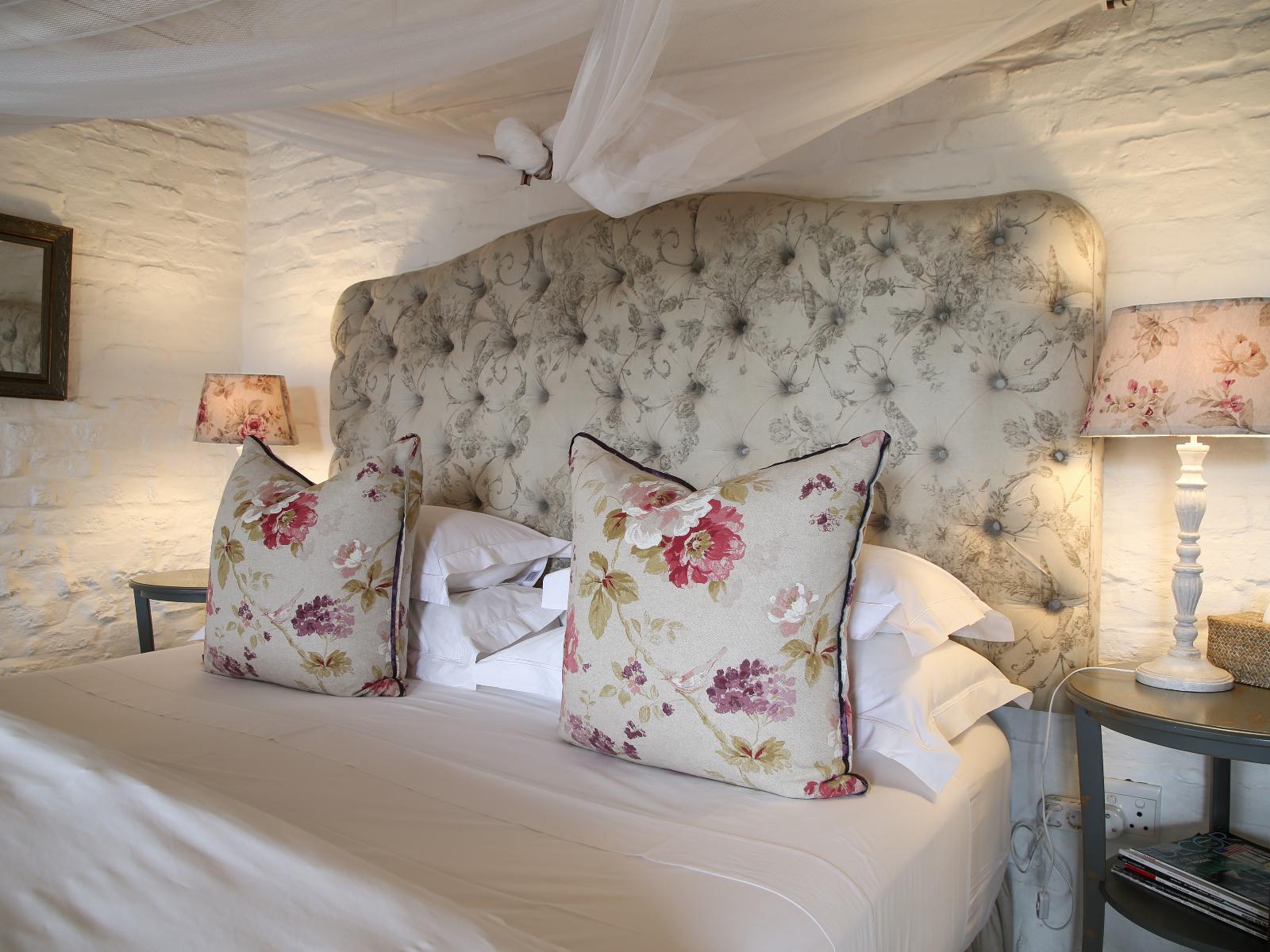 Roomtype 2: Bed Dennehof Karoo Guest House
