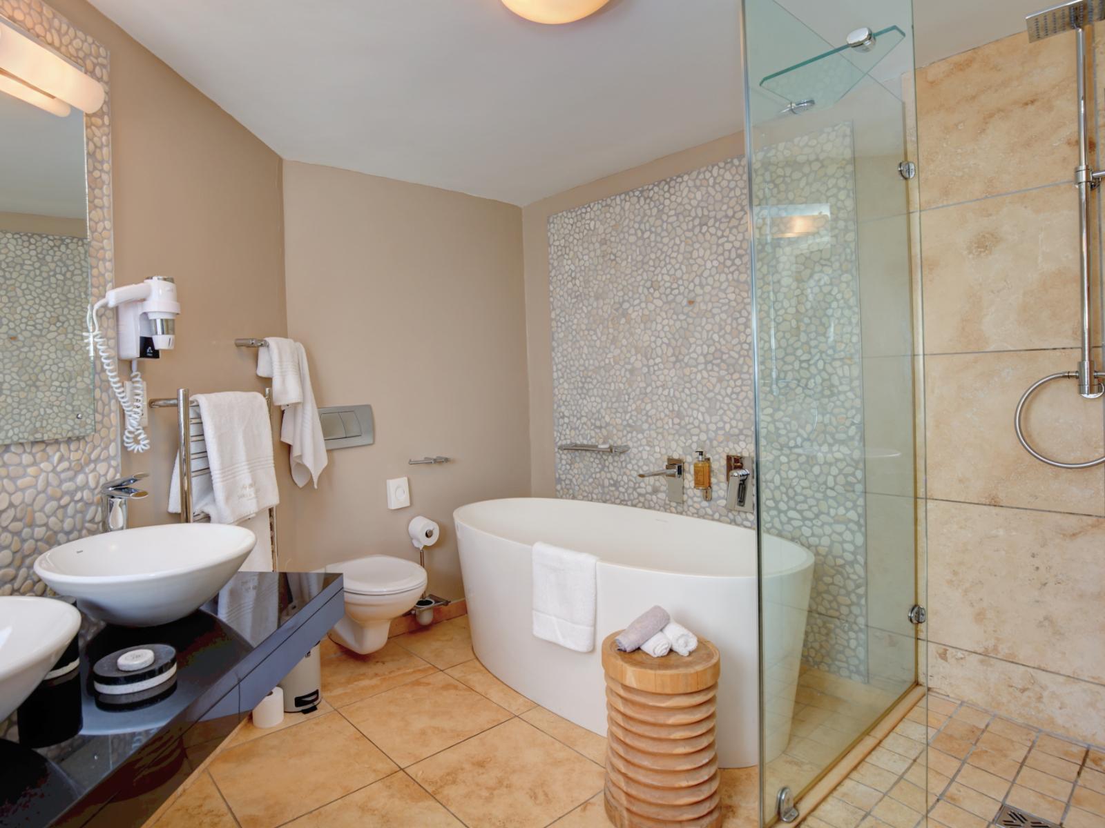 Roomtype 7: Bathroom Periwinkle Lodge