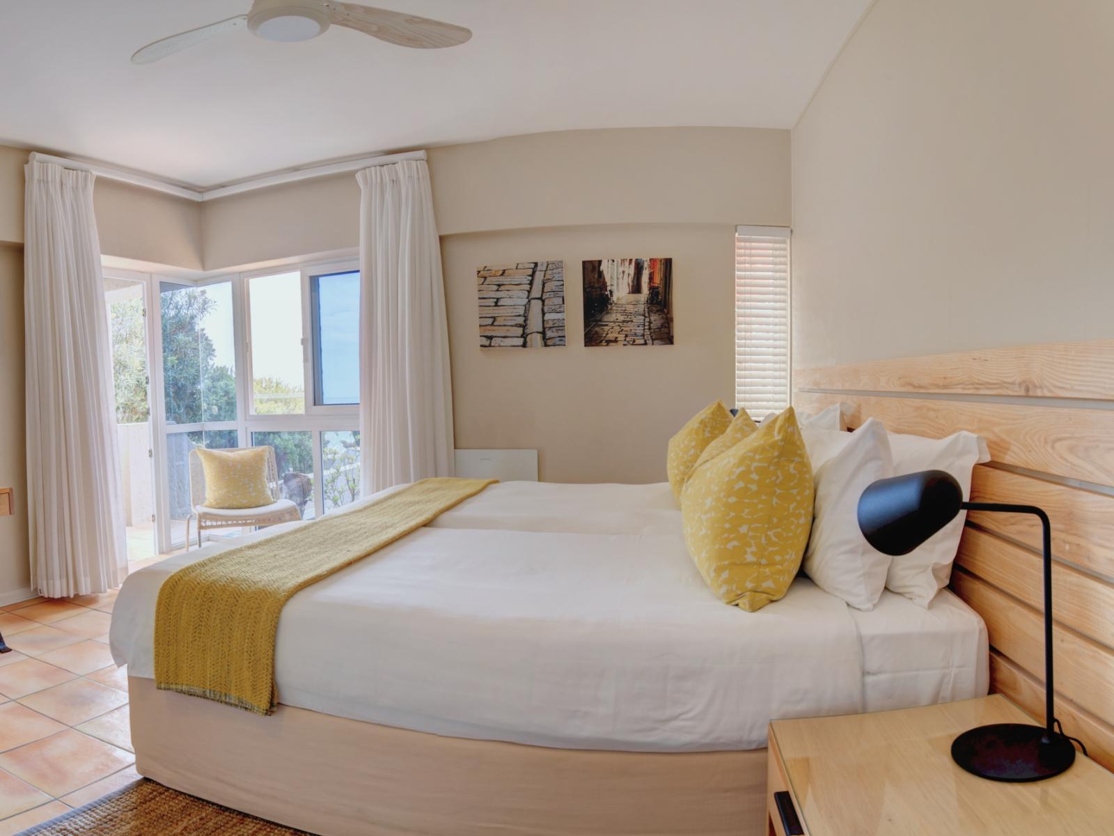 Roomtype 8: Bed Periwinkle Lodge