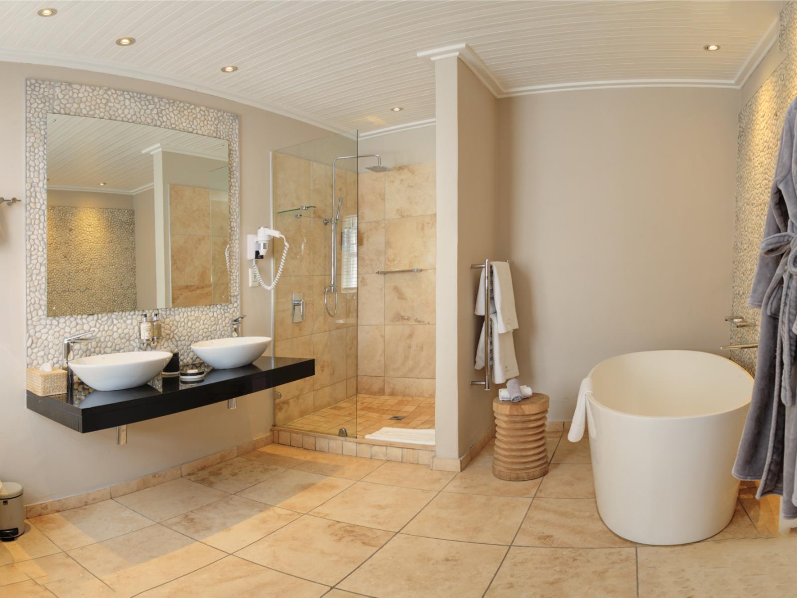 Roomtype 7: Bathroom Periwinkle Lodge