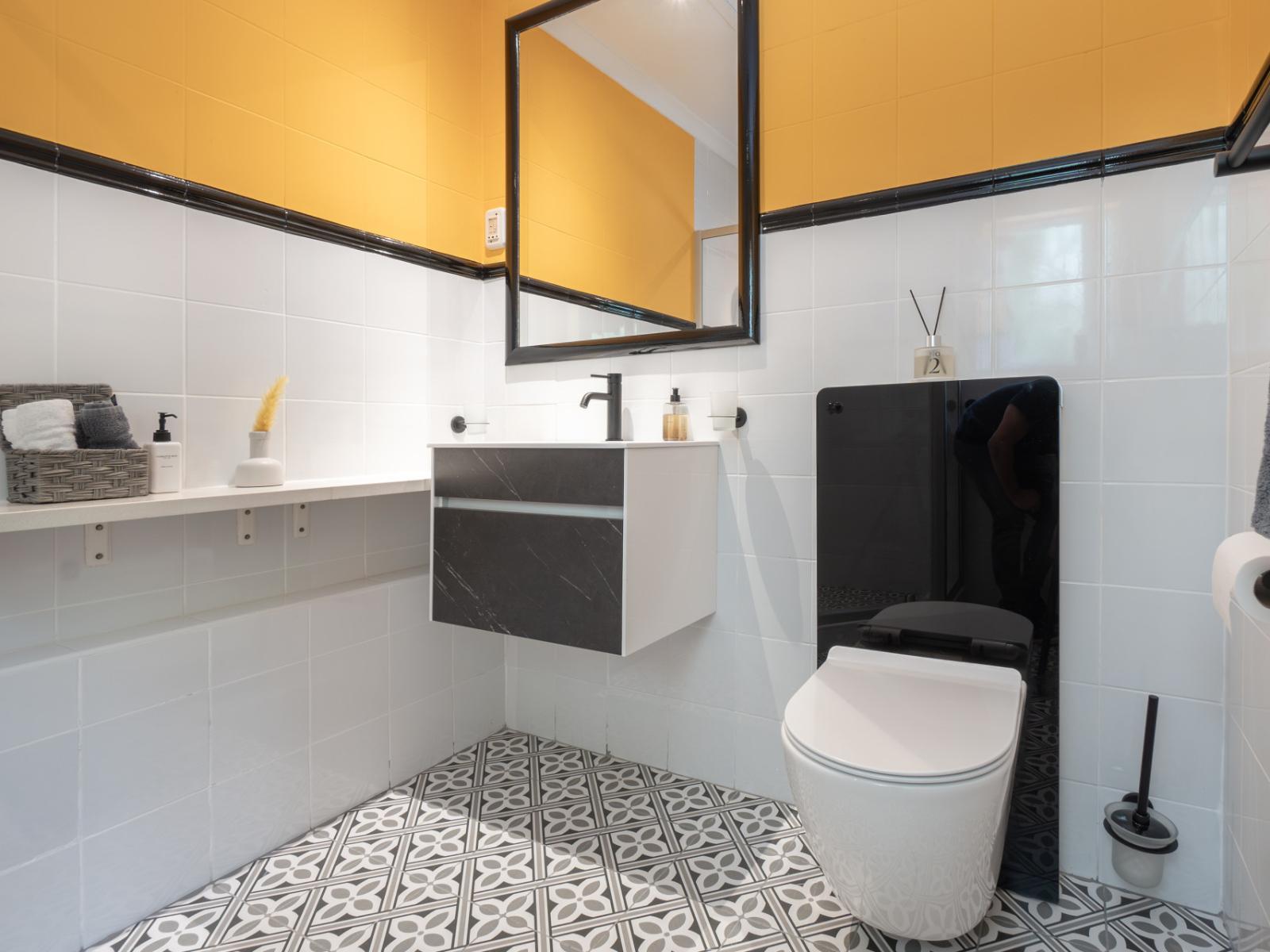 Roomtype 1: Bathroom The Dongola Guesthouse