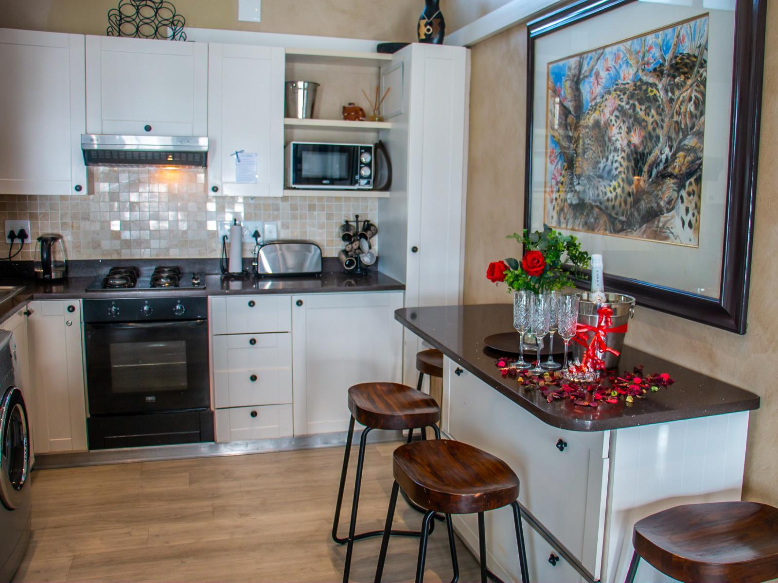 185 on BEACH - Boutique Suites and Apartments