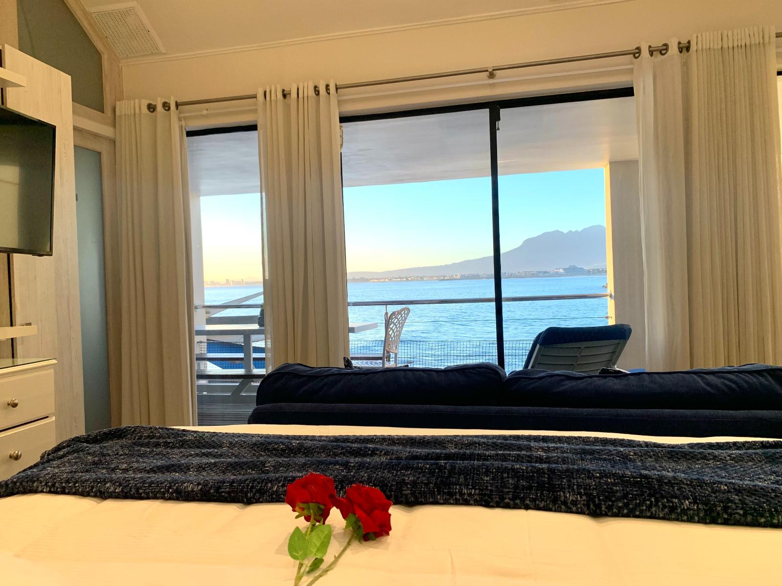 185 on BEACH - Boutique Suites and Apartments