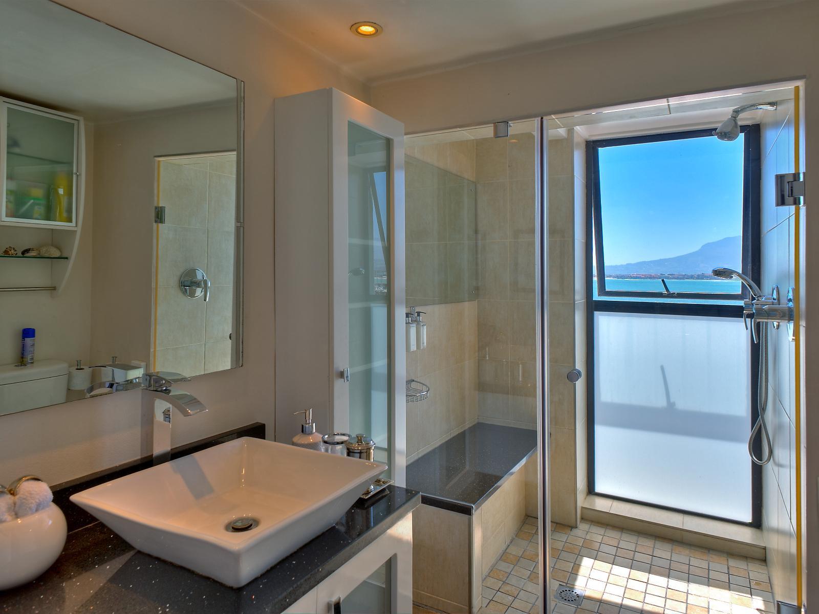 185 on BEACH - Boutique Suites and Apartments
