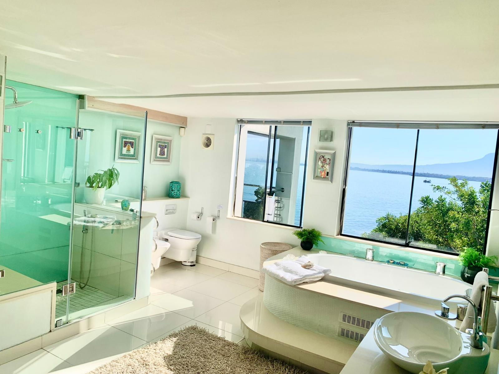 185 on BEACH - Boutique Suites and Apartments