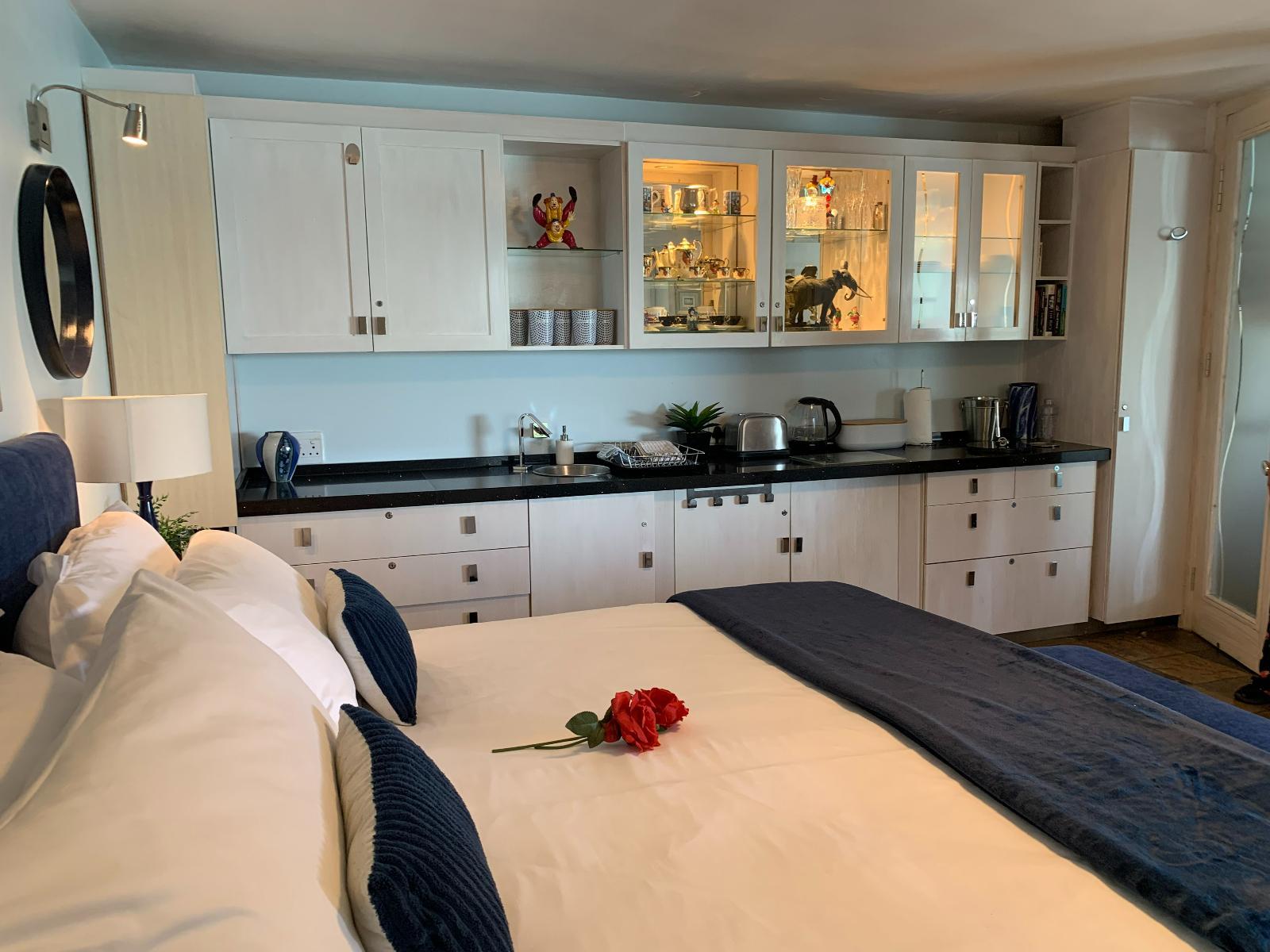 185 on BEACH - Boutique Suites and Apartments