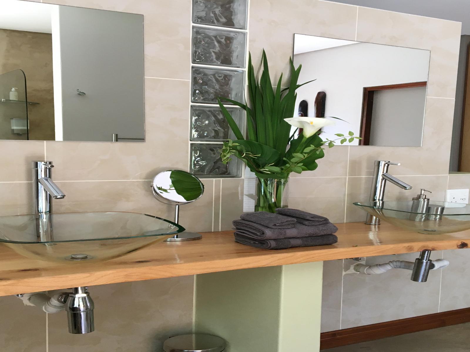 Roomtype 4: Bathroom Lily Pond Country Lodge