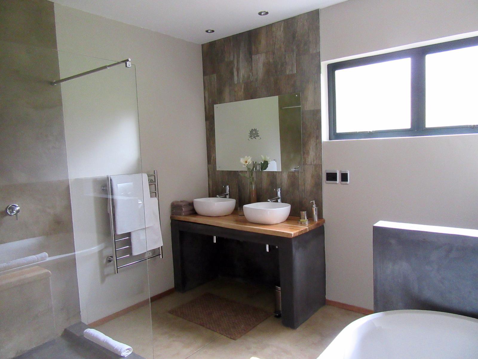 Roomtype 3: Bathroom Lily Pond Country Lodge