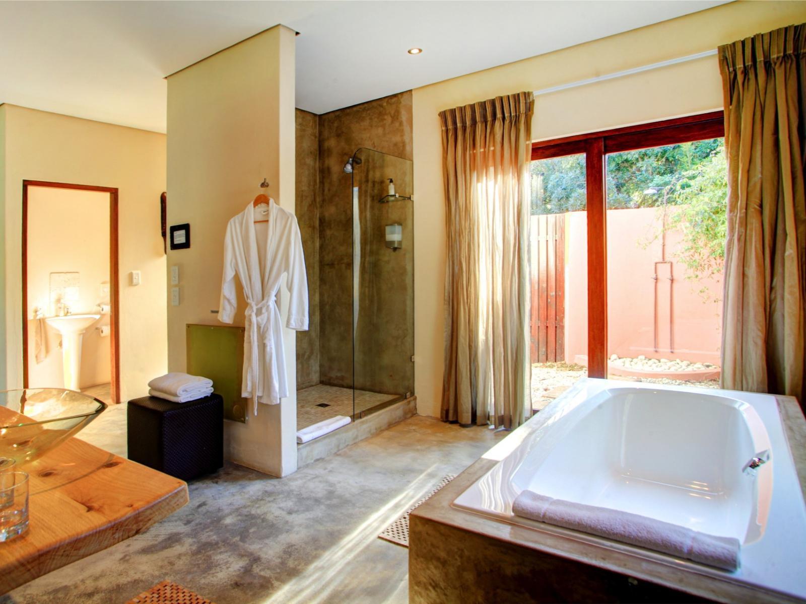 Roomtype 4: Bathroom Lily Pond Country Lodge