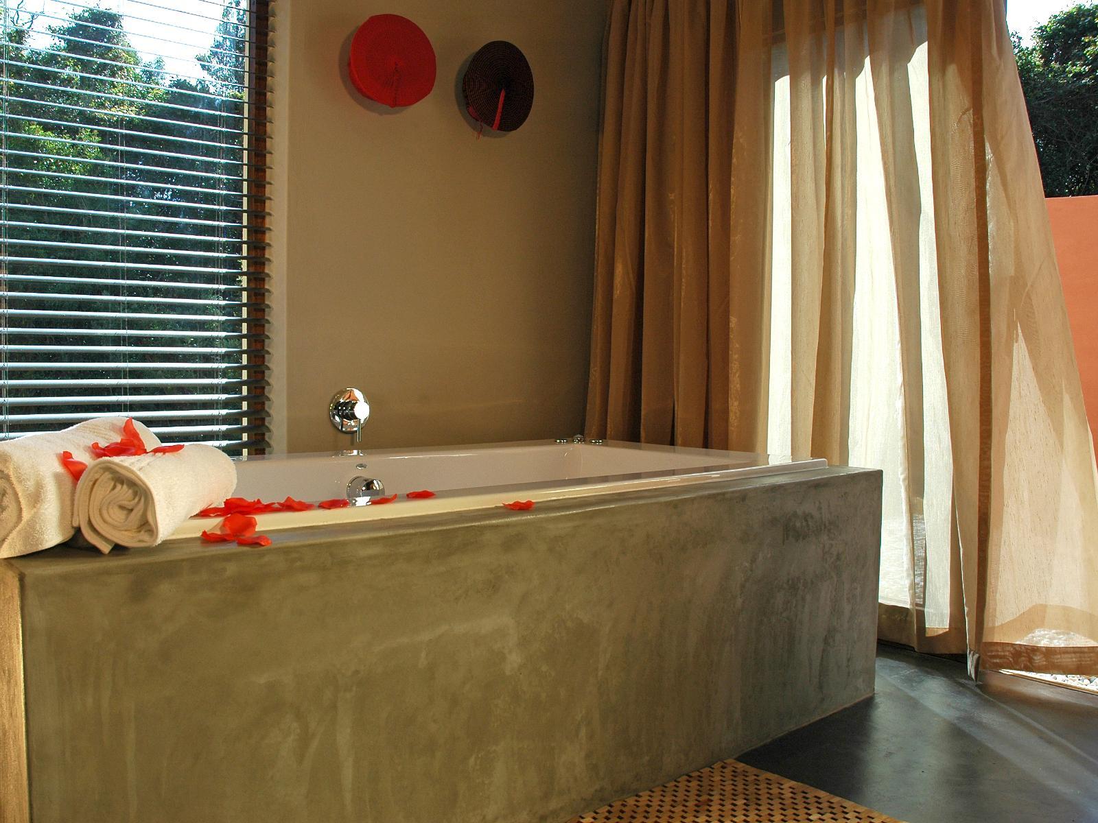 Roomtype 6: Bathroom Lily Pond Country Lodge