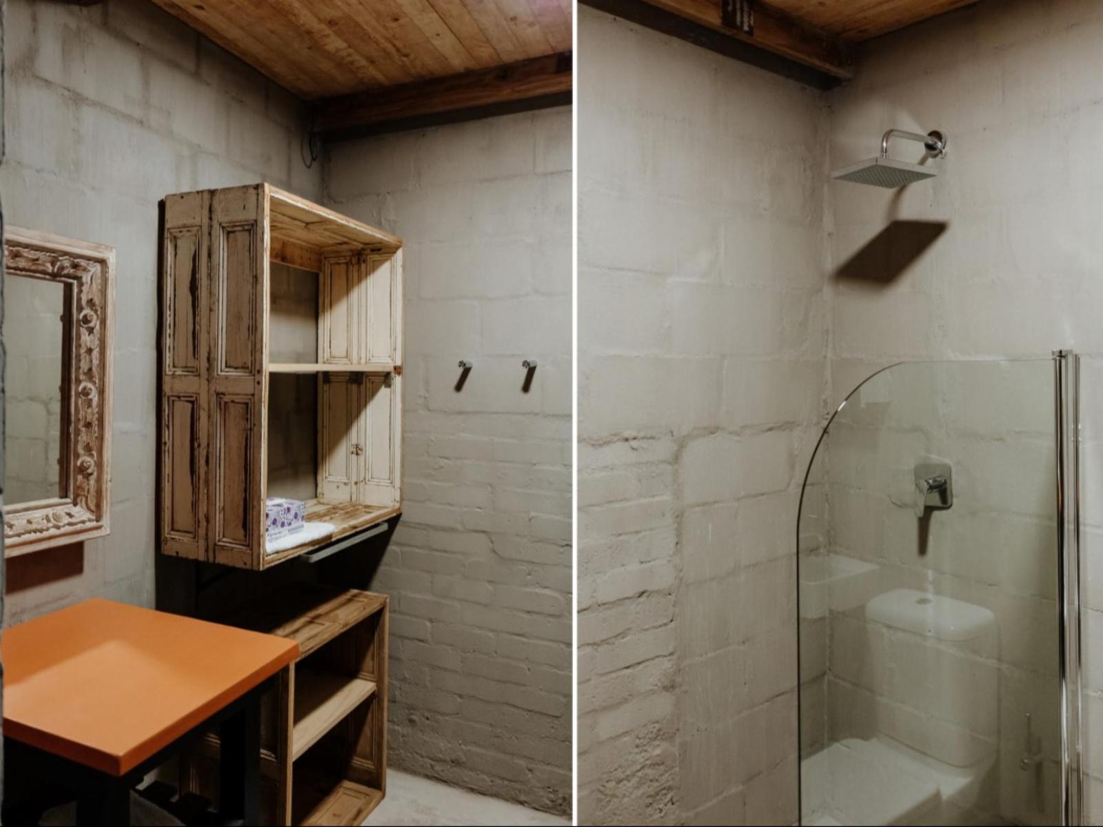 Roomtype 224: Shower Paternoster Rentals