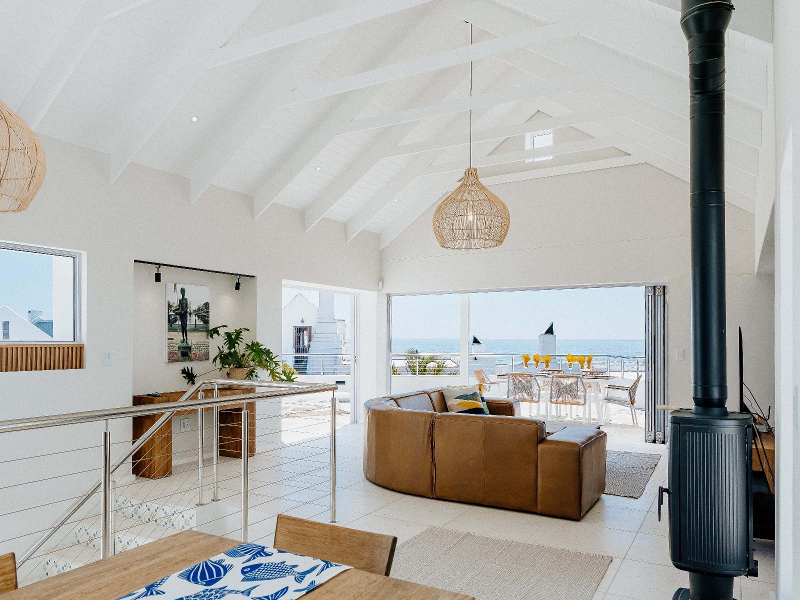 Roomtype 229: Living Room Paternoster Rentals