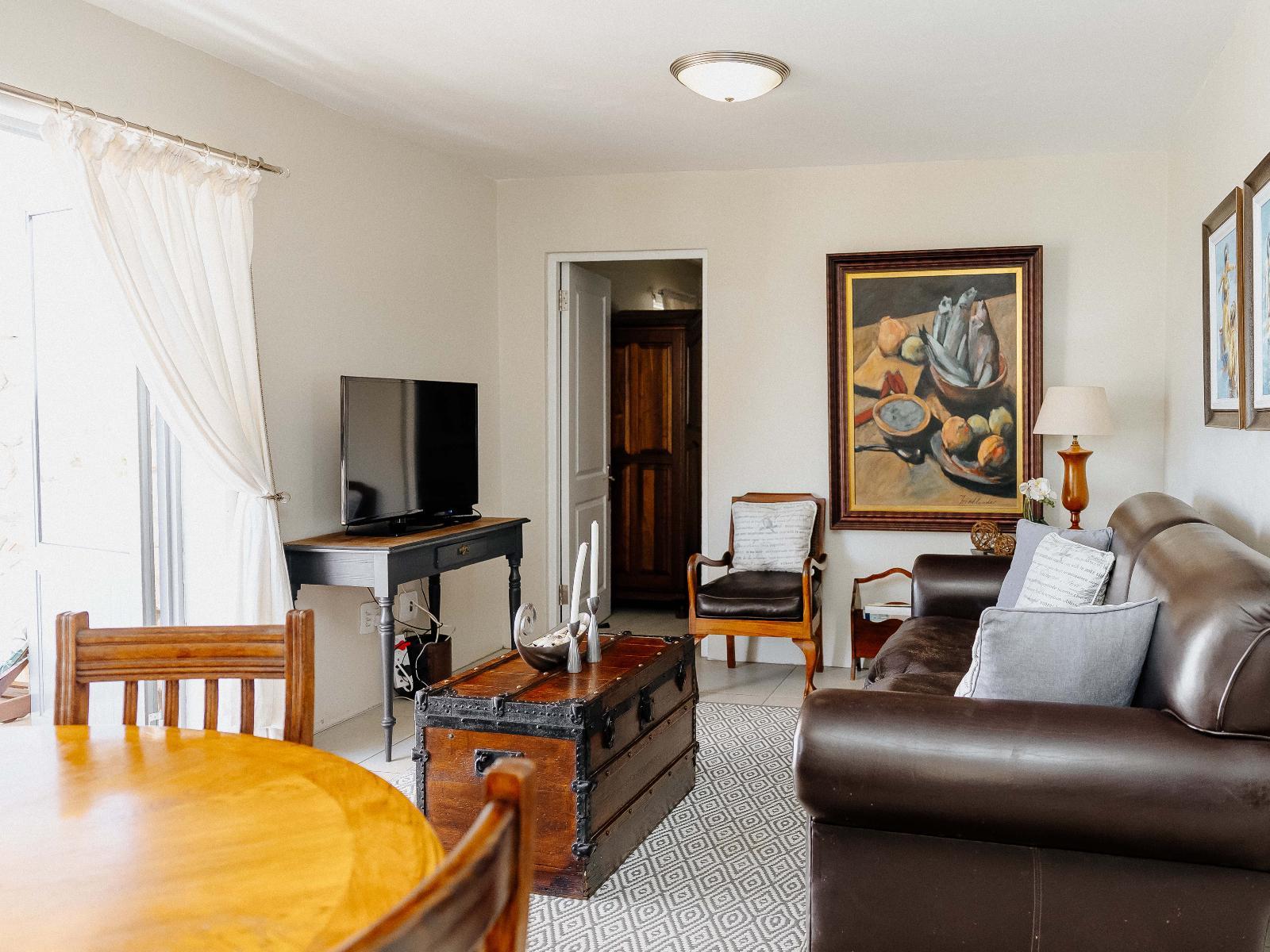 Roomtype 228: Living Room Paternoster Rentals