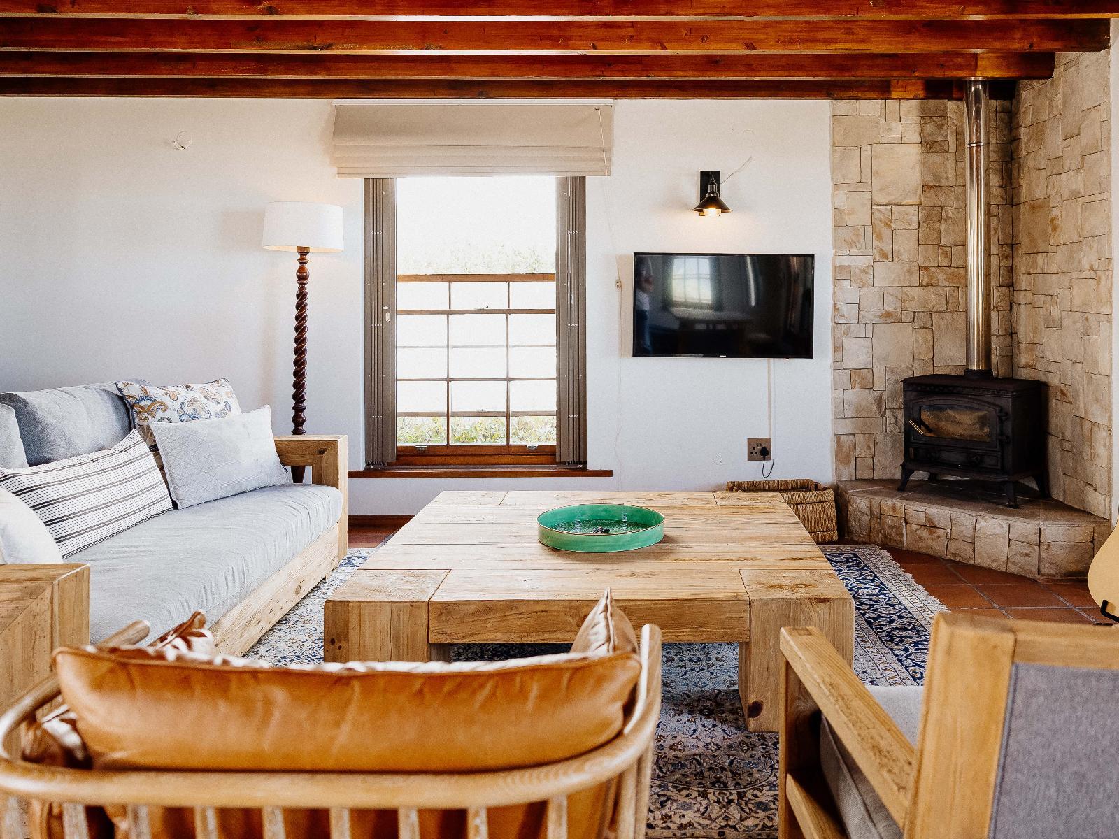 Roomtype 221: Living Room Paternoster Rentals
