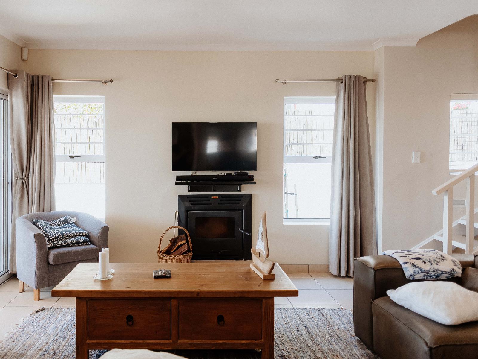 Roomtype 174: Communal lounge/ TV room Paternoster Rentals