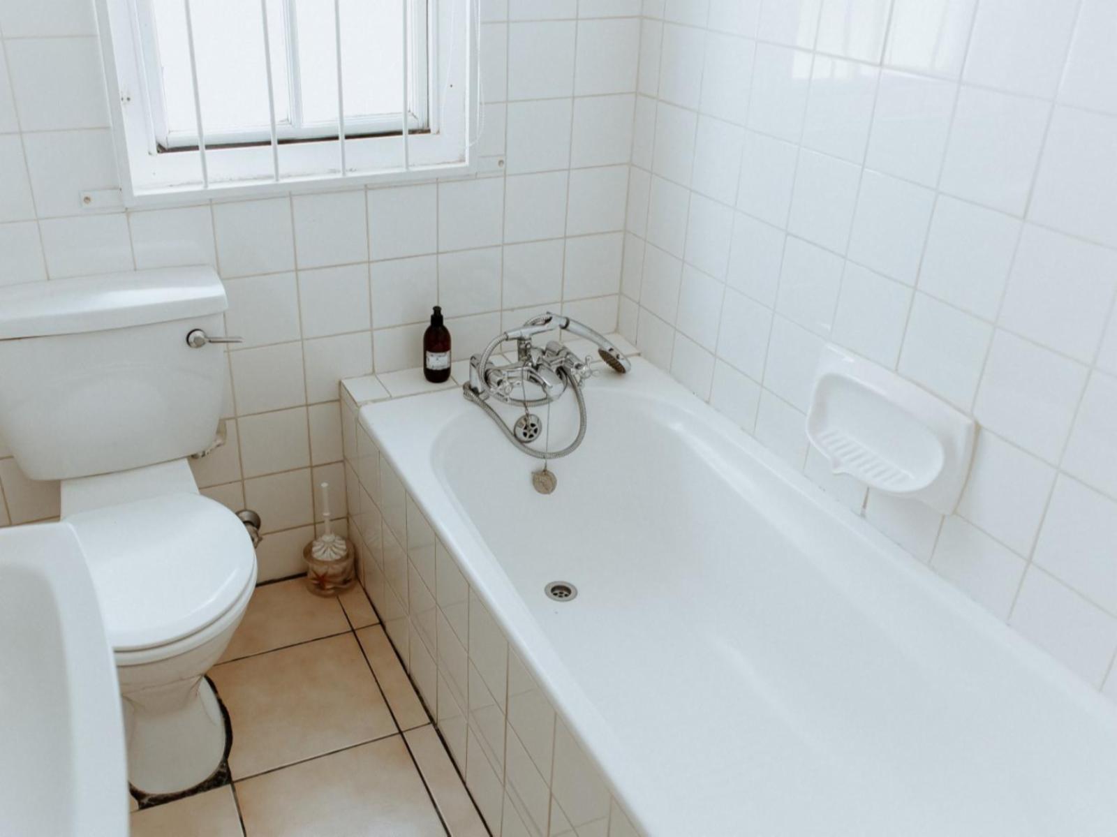 Roomtype 104: Bathroom Paternoster Rentals