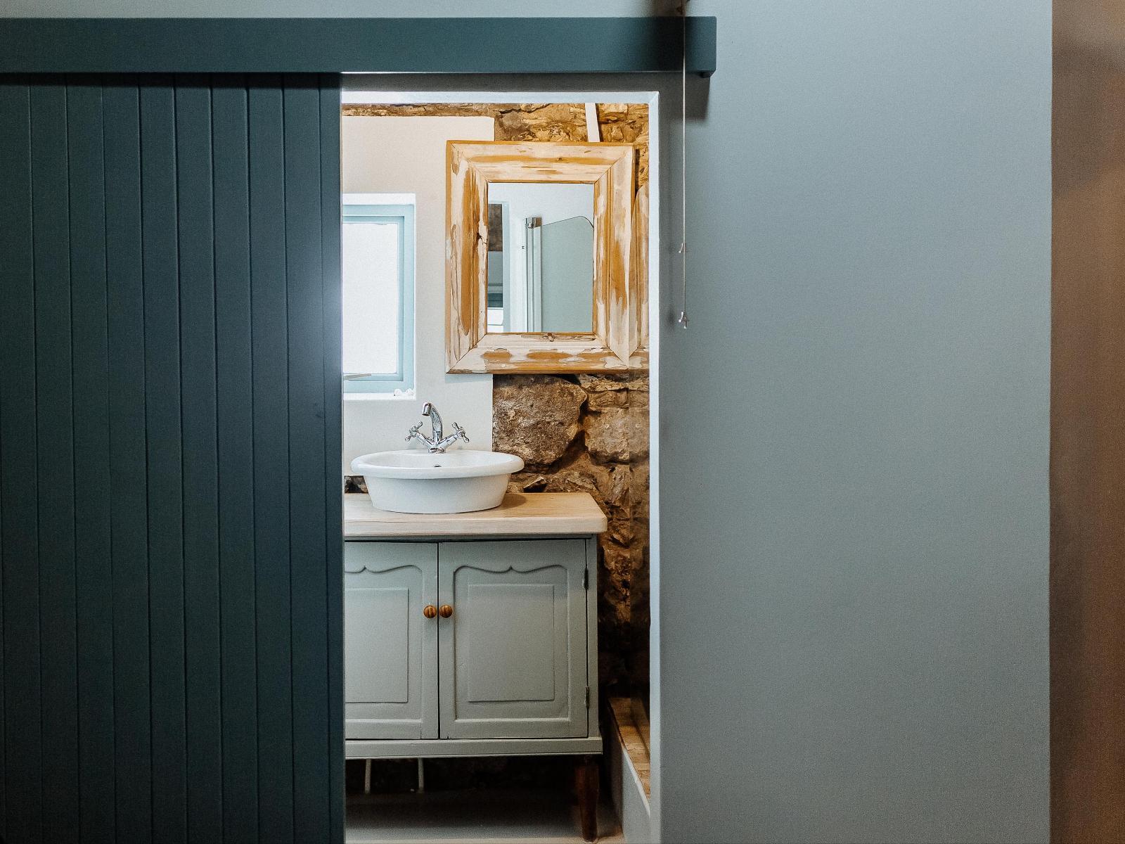 Roomtype 202: Bathroom Paternoster Rentals