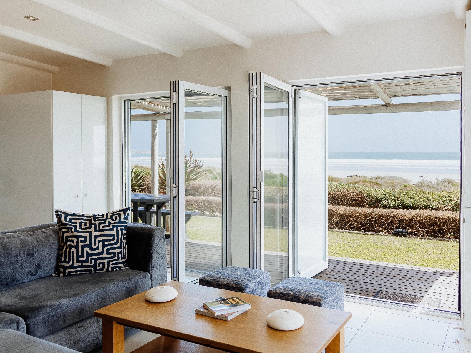 Roomtype 105: Living Room Paternoster Rentals
