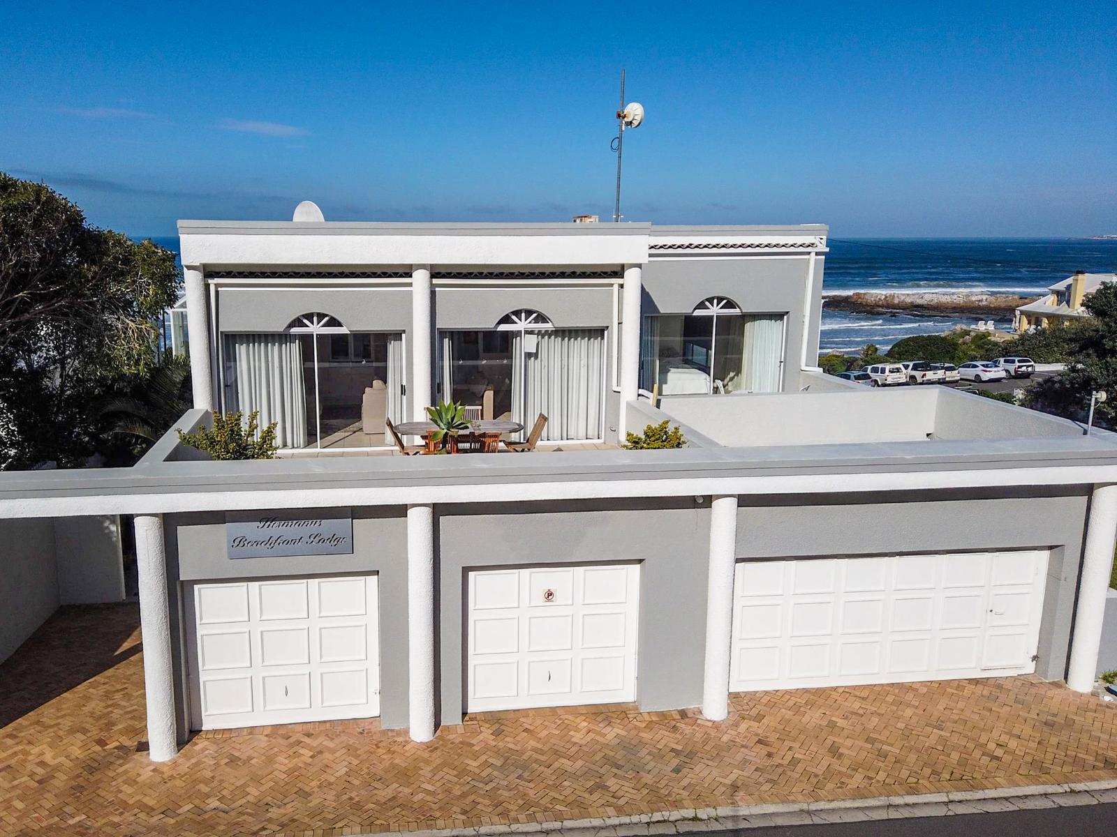 Hermanus Beachfront Lodge