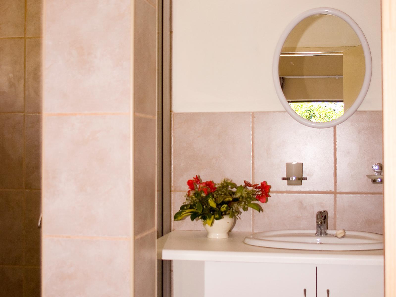 Roomtype 4: Bathroom The Tops Guest House