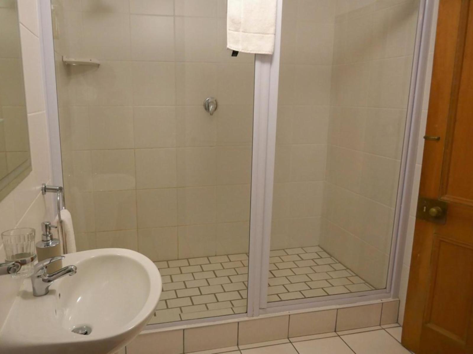 Roomtype 3: Shower The Avenues Guest House