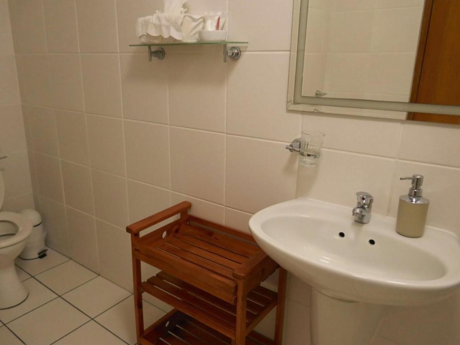 Roomtype 3: Bathroom The Avenues Guest House