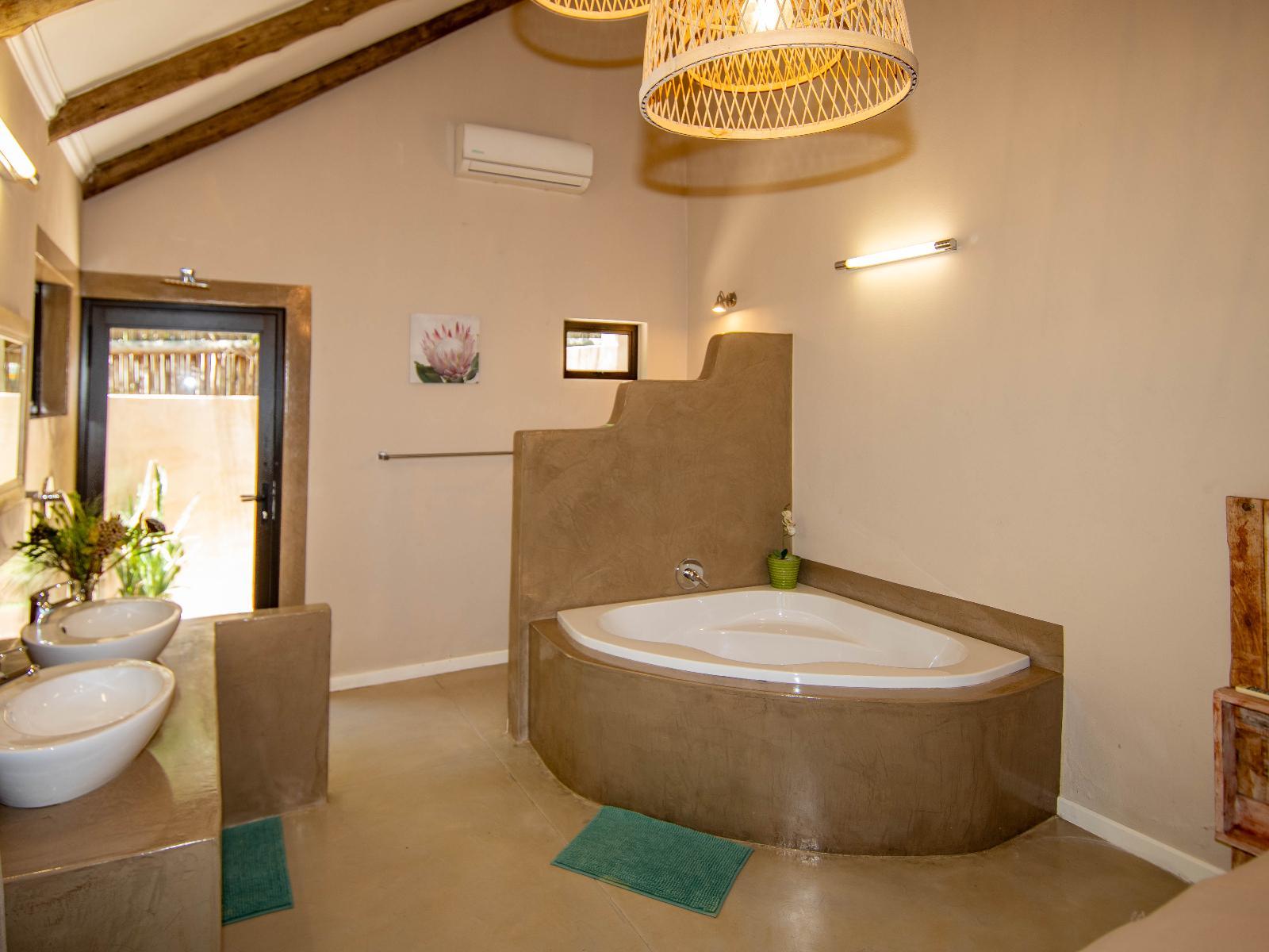 Thornhill Safari Lodge