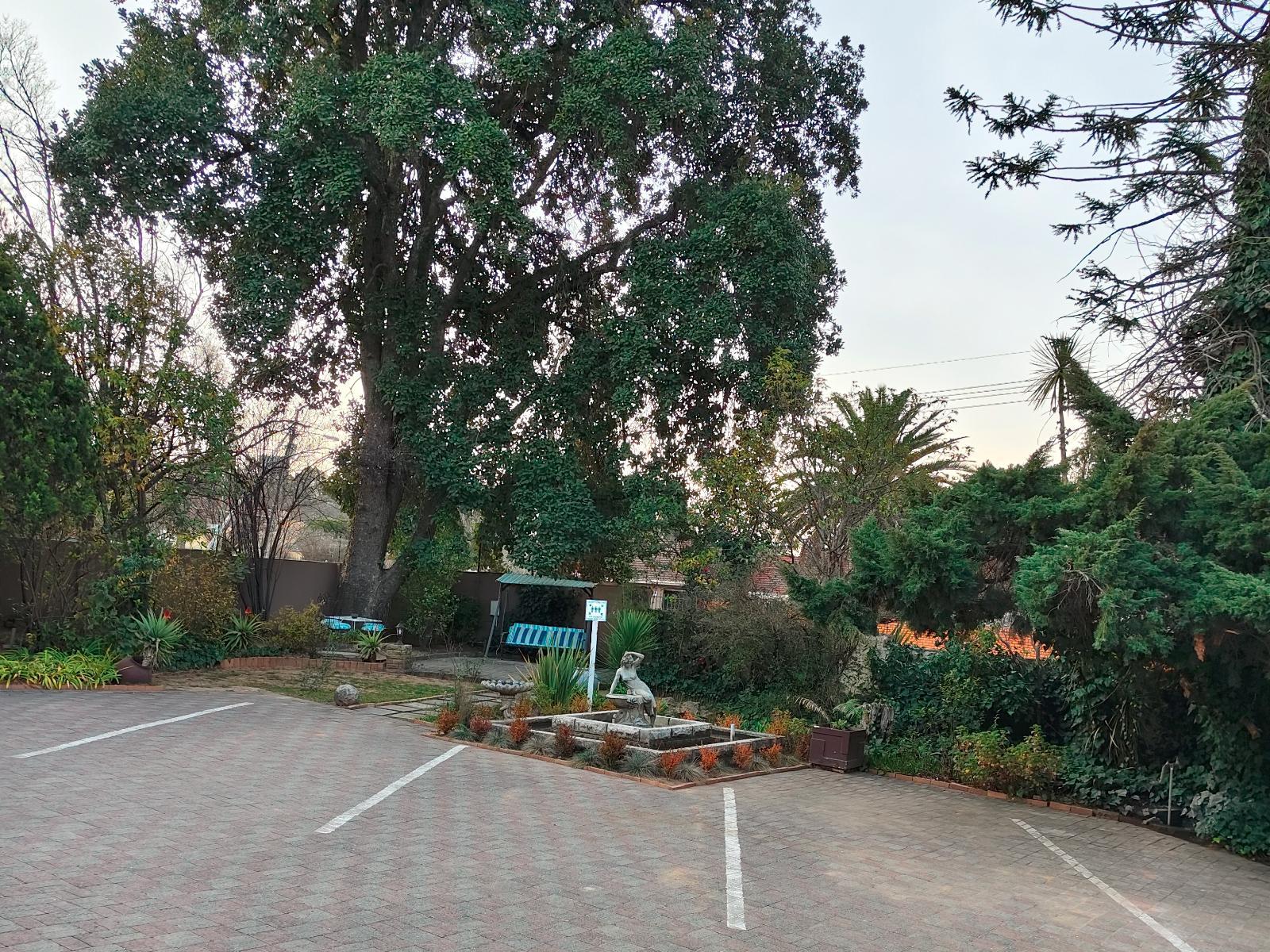 Woodpecker Guesthouse