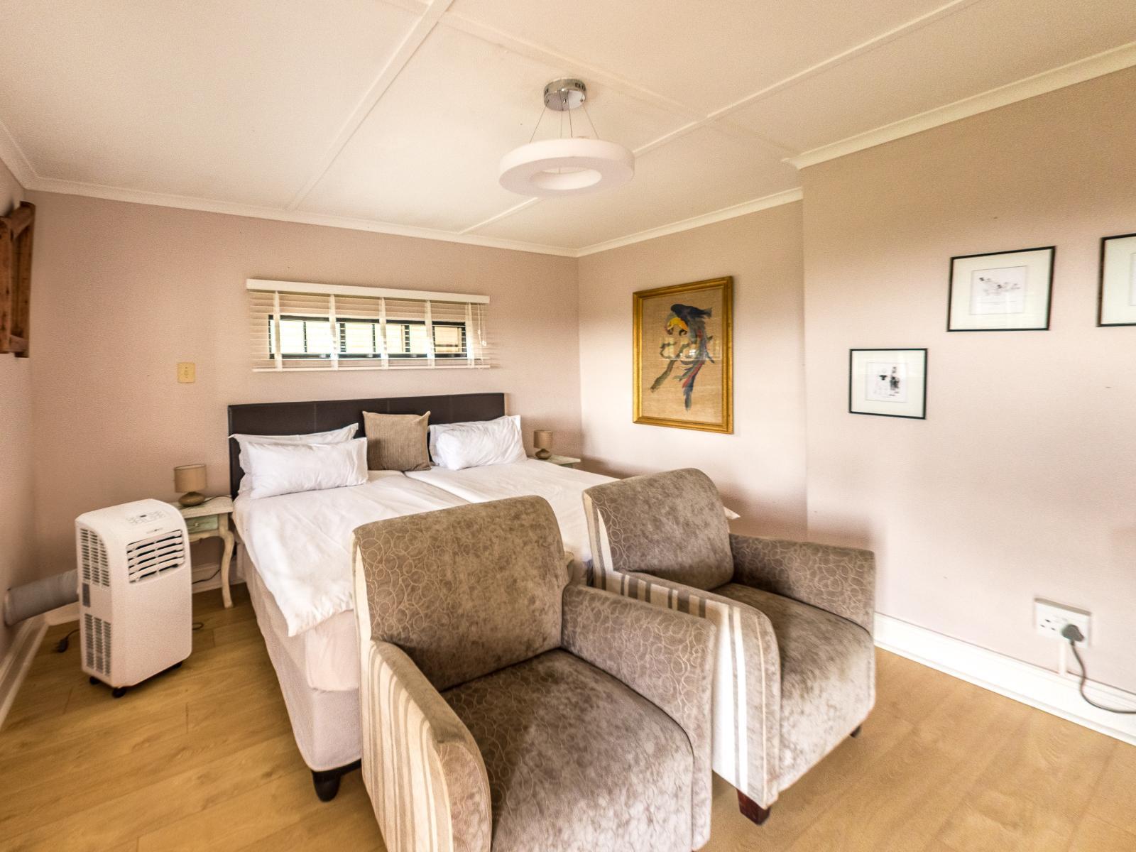 Roomtype 2: Bed Winelands Villa Guesthouse & Cottages