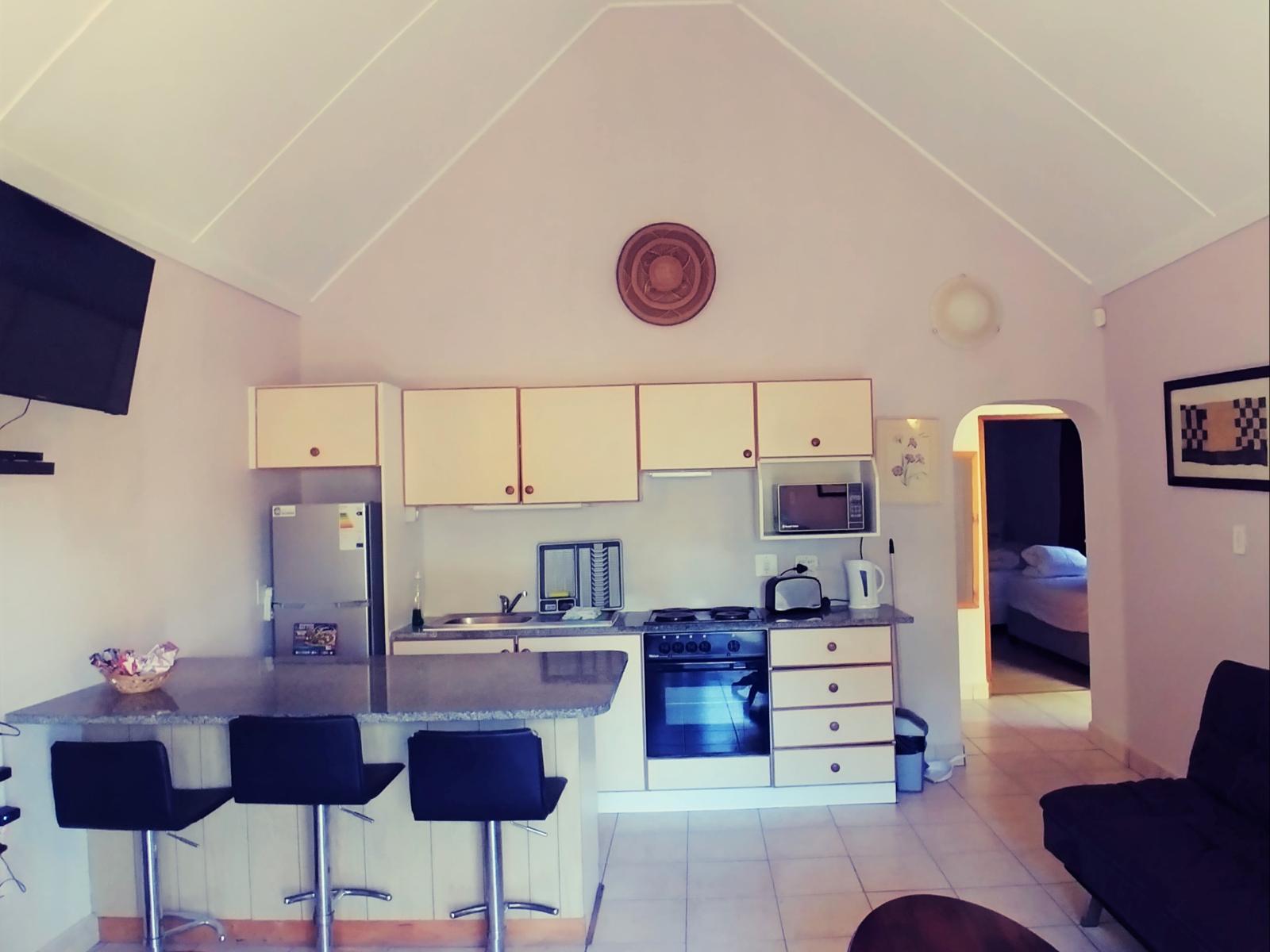Roomtype 3: Bed Winelands Villa Guesthouse & Cottages
