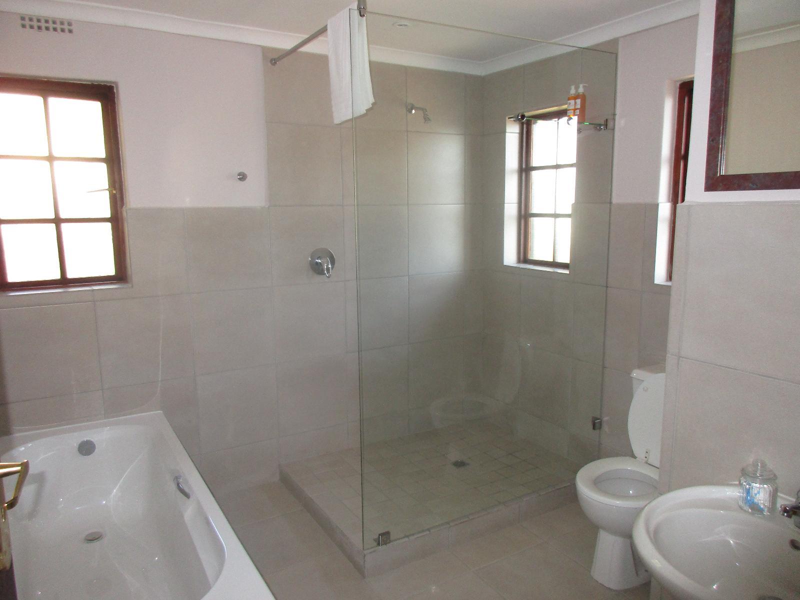 Roomtype 3: Kitchenette Winelands Villa Guesthouse & Cottages