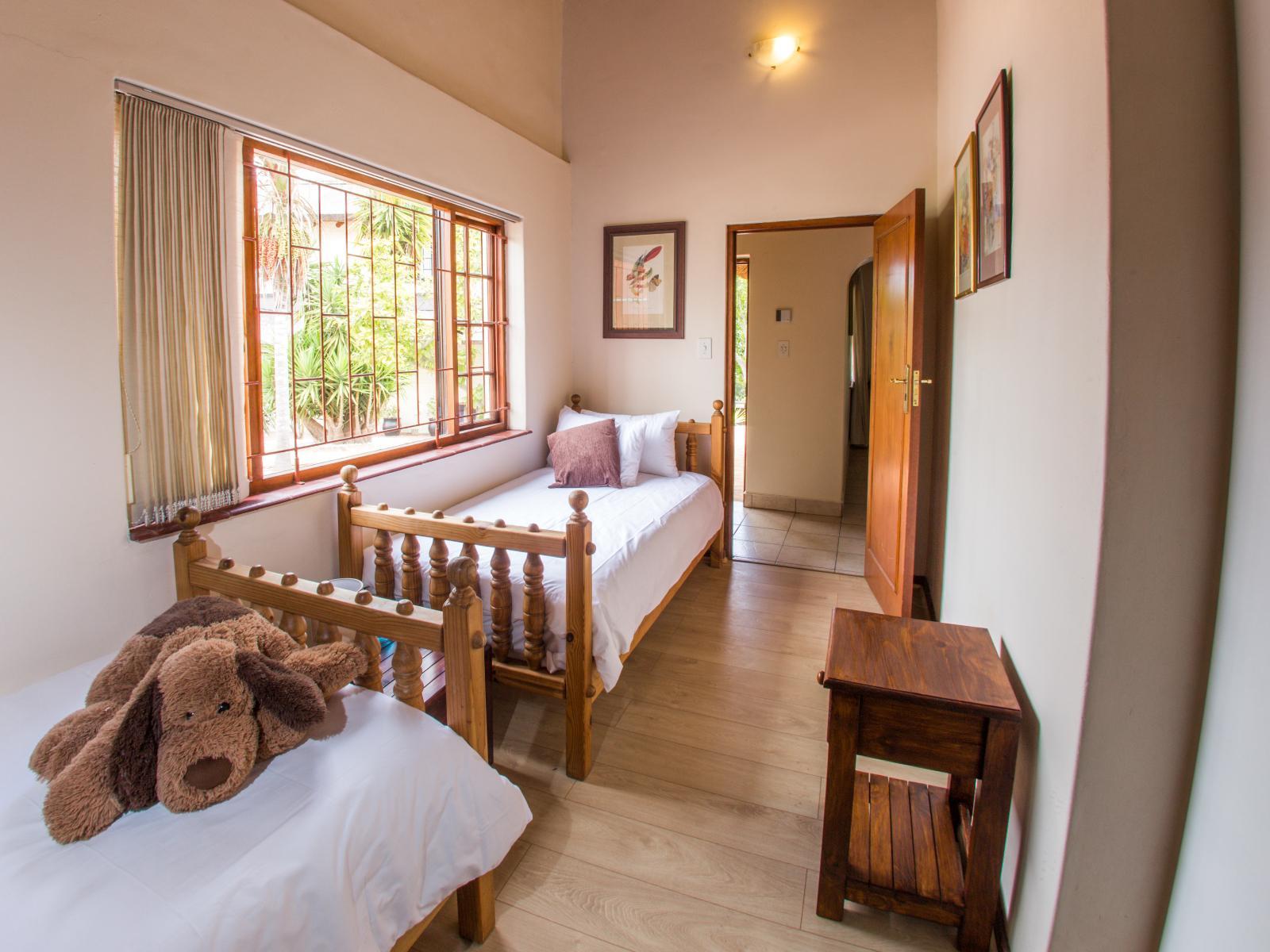 Roomtype 3: Bed Winelands Villa Guesthouse & Cottages
