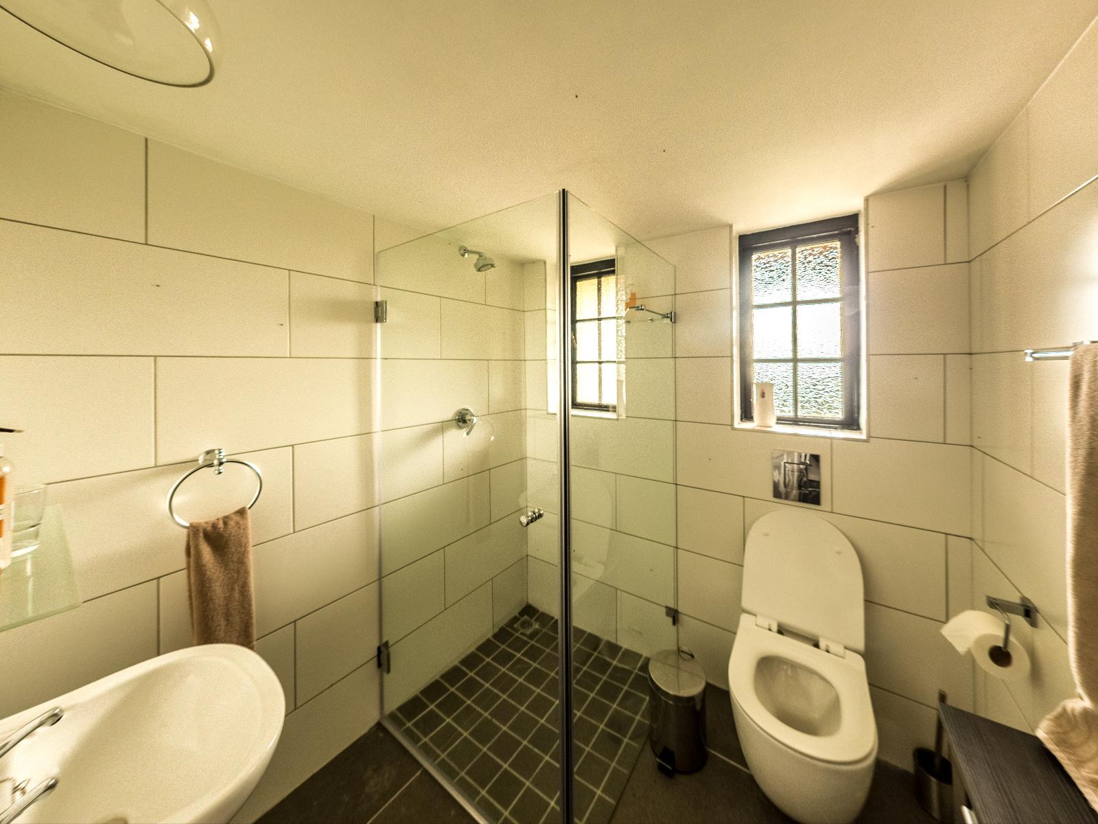 Roomtype 5: Bathroom Winelands Villa Guesthouse & Cottages