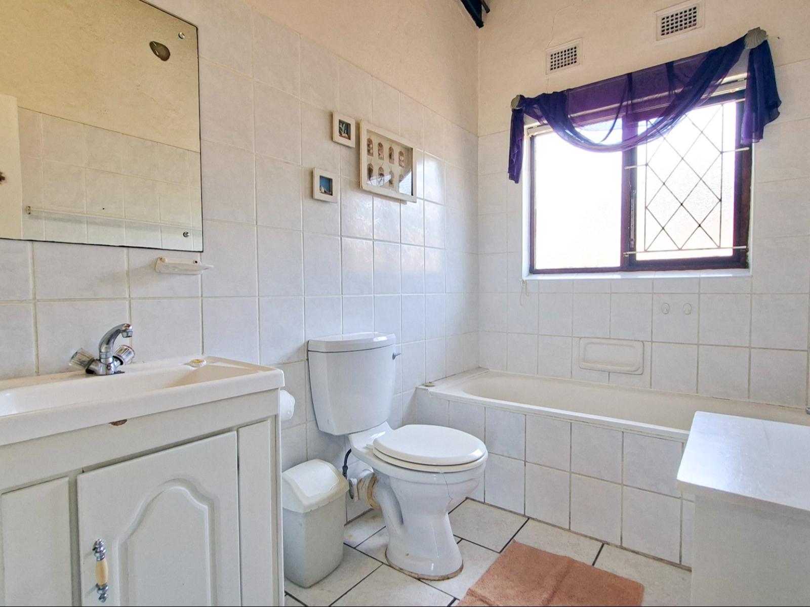 Roomtype 182: Bathroom South Coast - Just Property