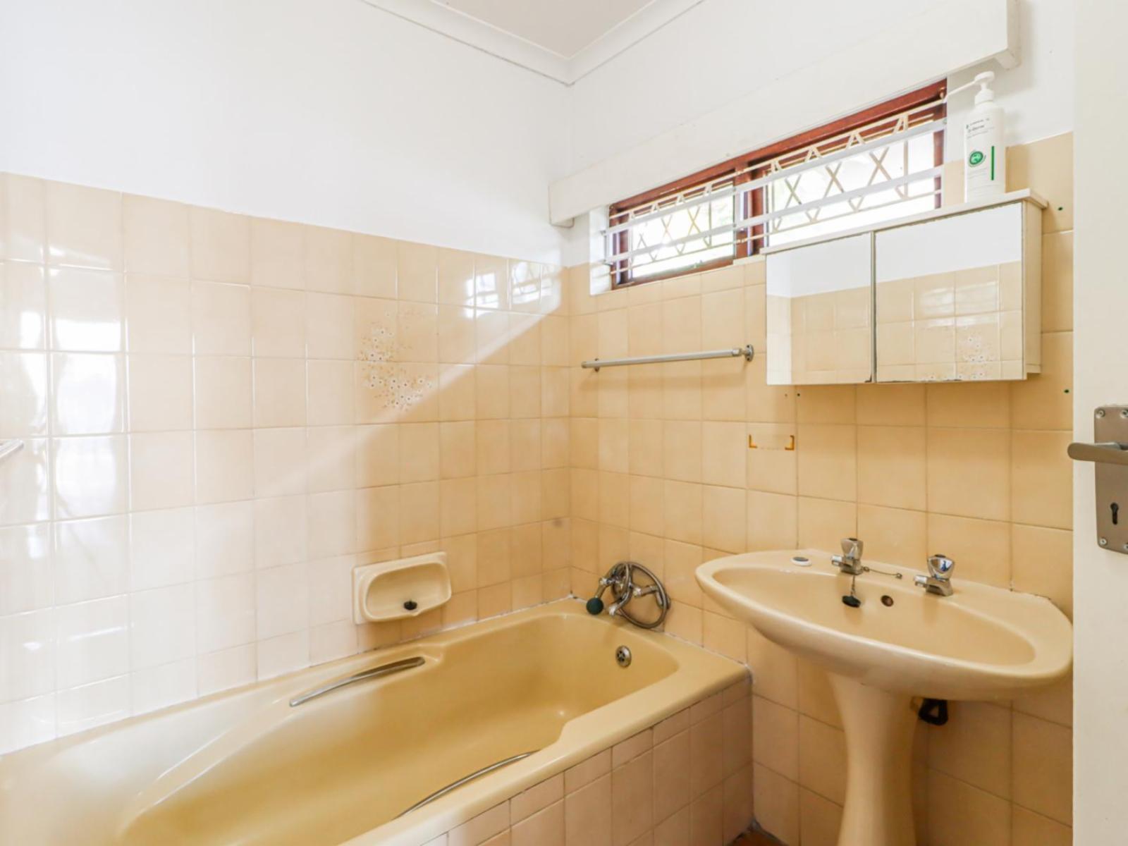 Roomtype 242: Bathroom South Coast - Just Property
