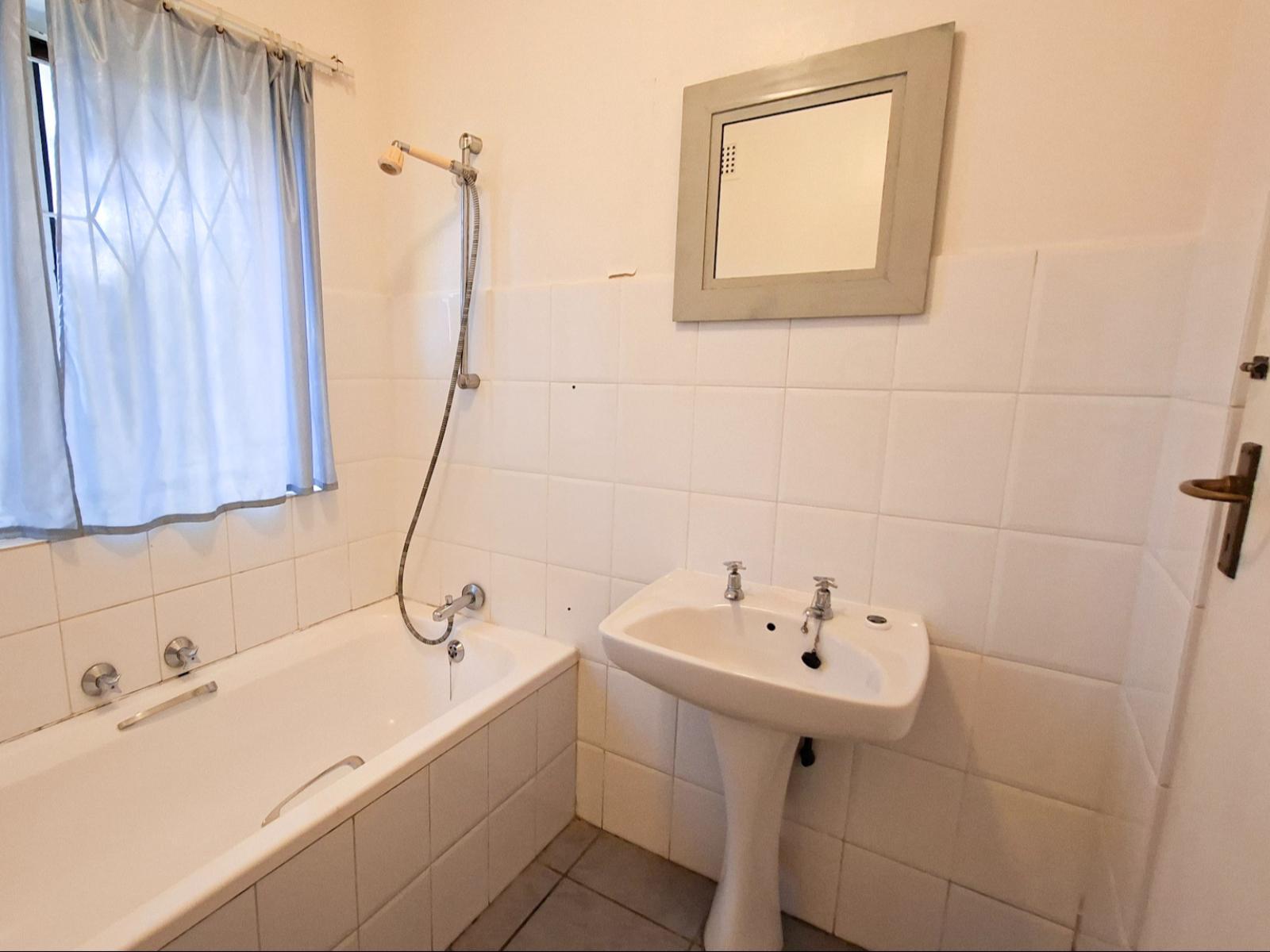 Roomtype 521: Bathroom South Coast - Just Property