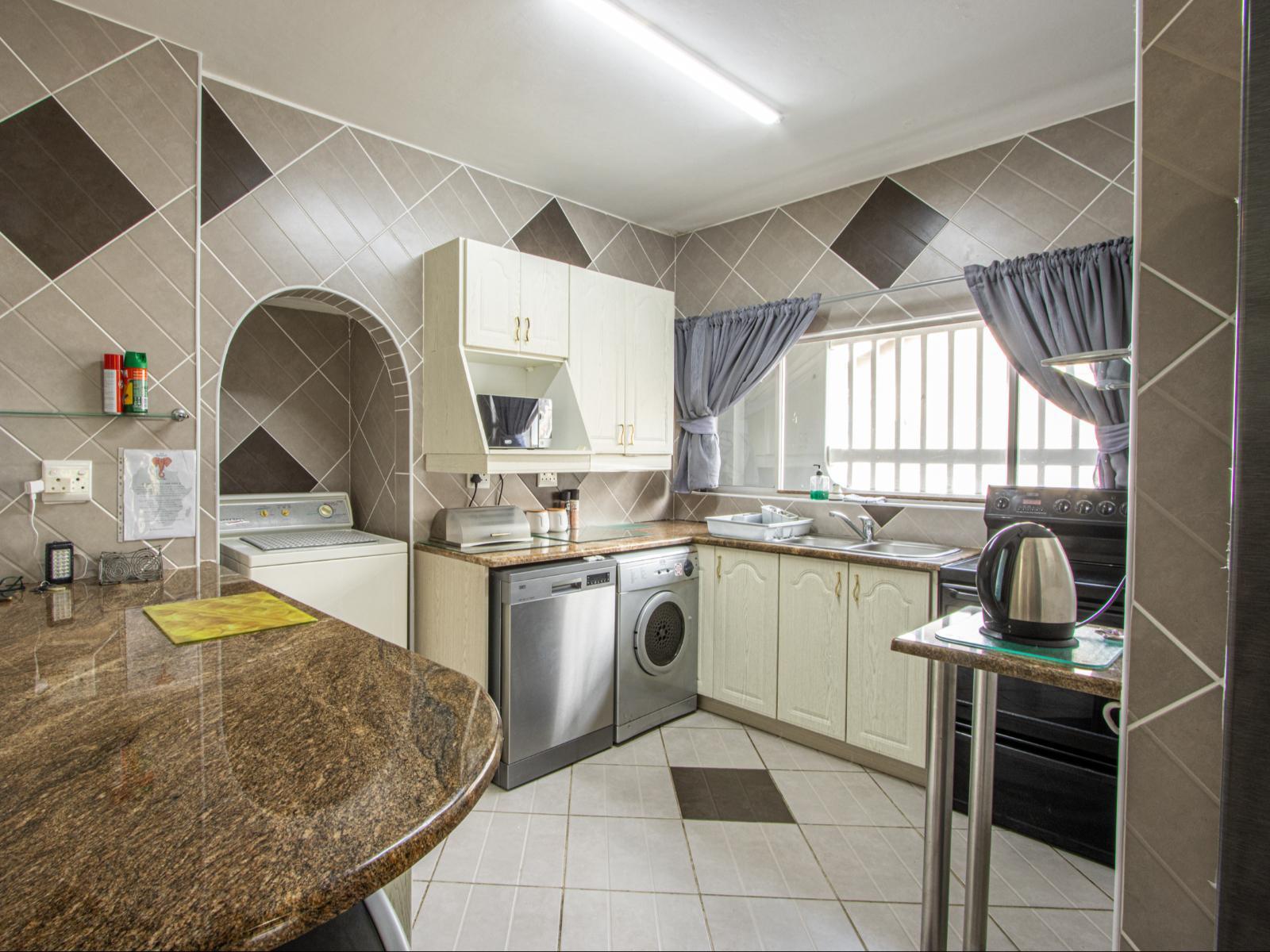 Roomtype 611: Breakfast area South Coast - Just Property