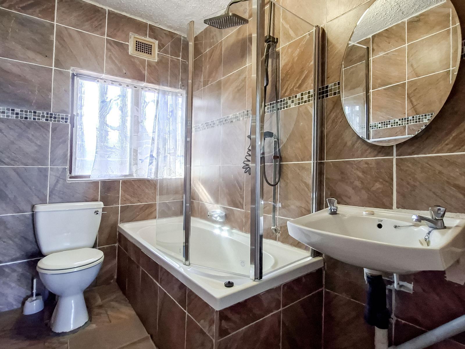 Roomtype 194: Bathroom South Coast - Just Property