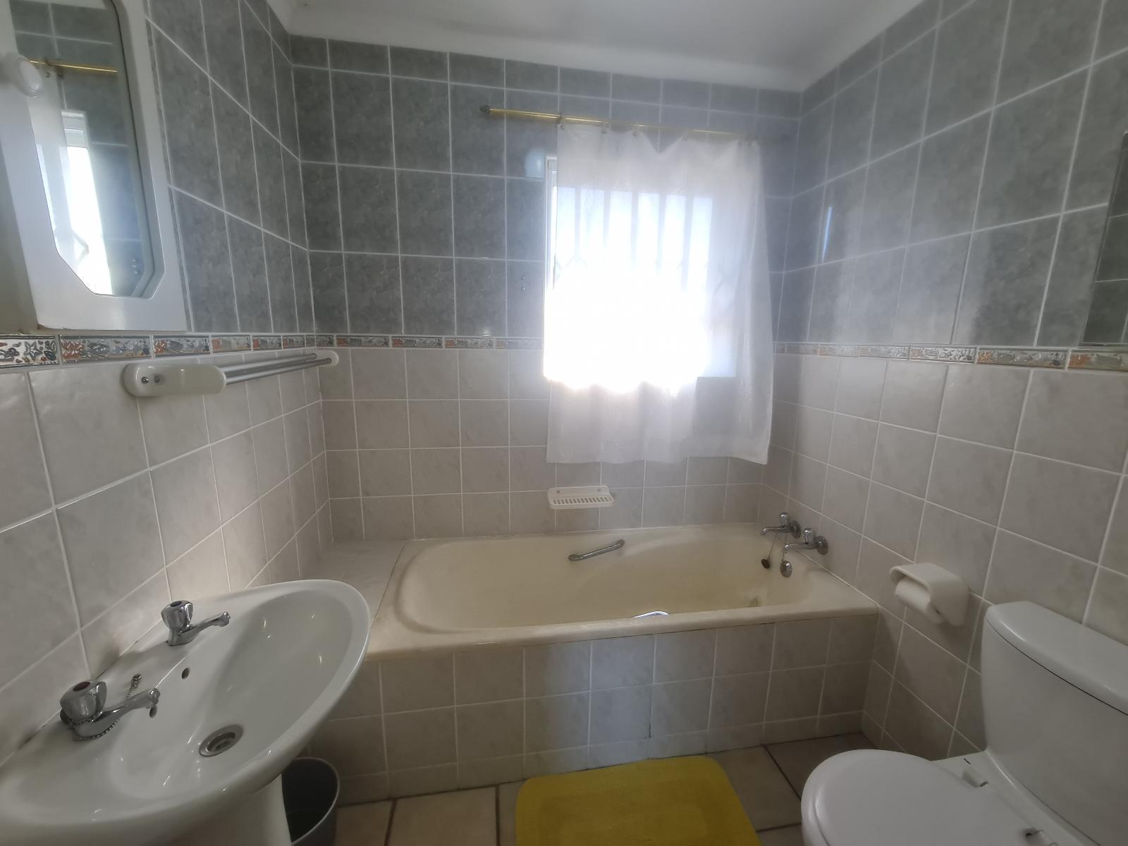 Roomtype 74: Bathroom South Coast - Just Property