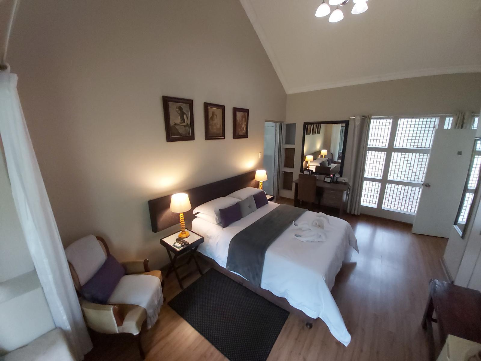 Roomtype 12: Photo of the whole room Rockview Lodge