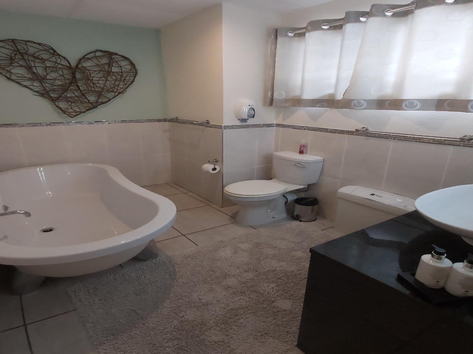 Roomtype 3: Bathroom Rockview Lodge