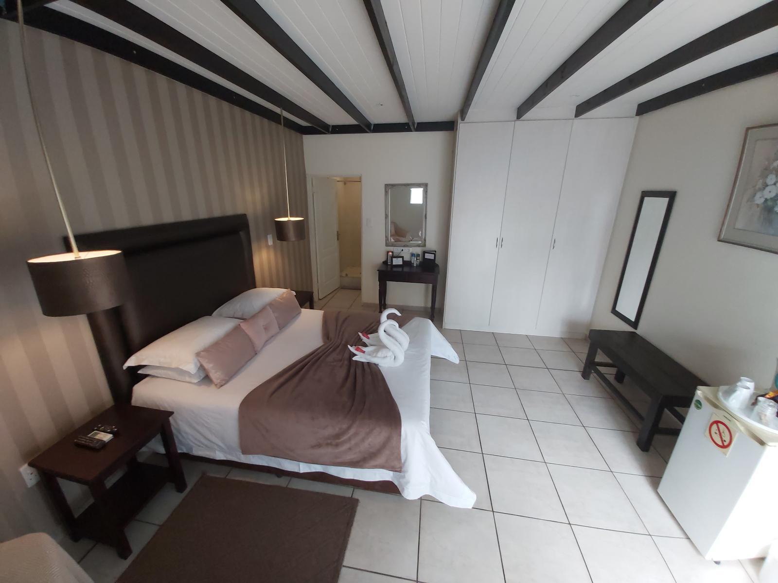 Roomtype 13: Photo of the whole room Rockview Lodge