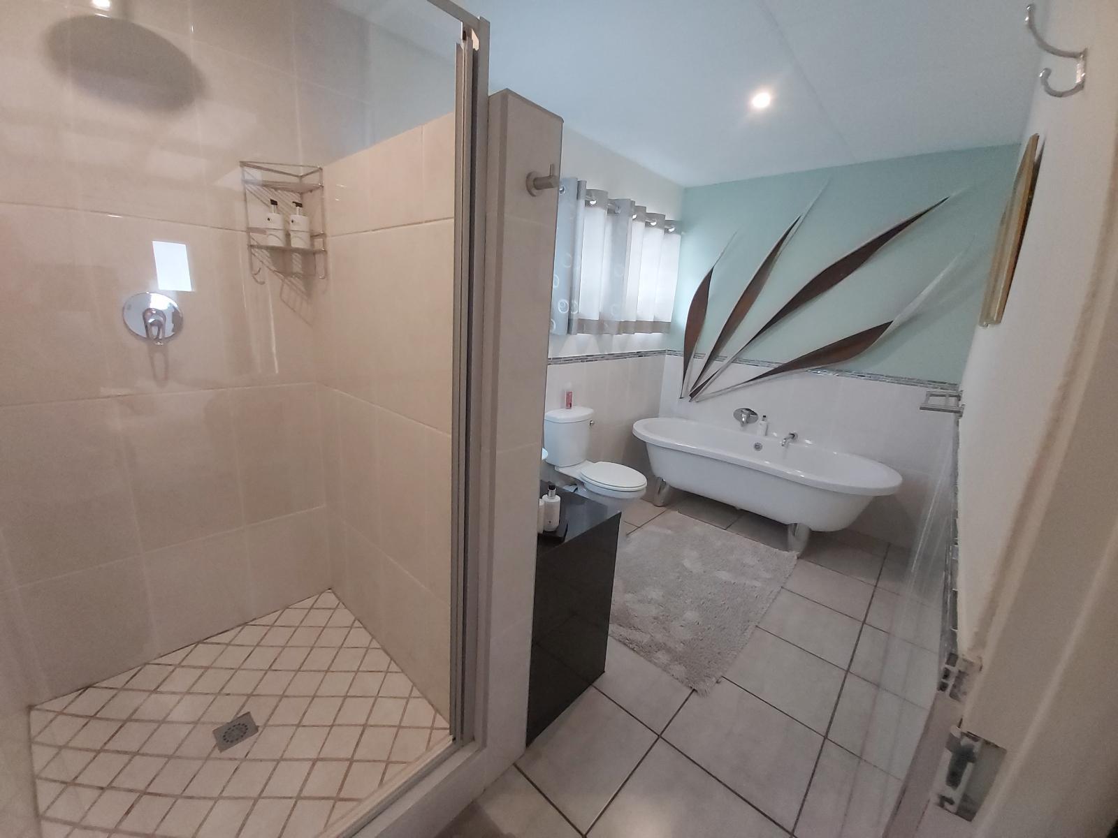 Roomtype 13: Bathroom Rockview Lodge